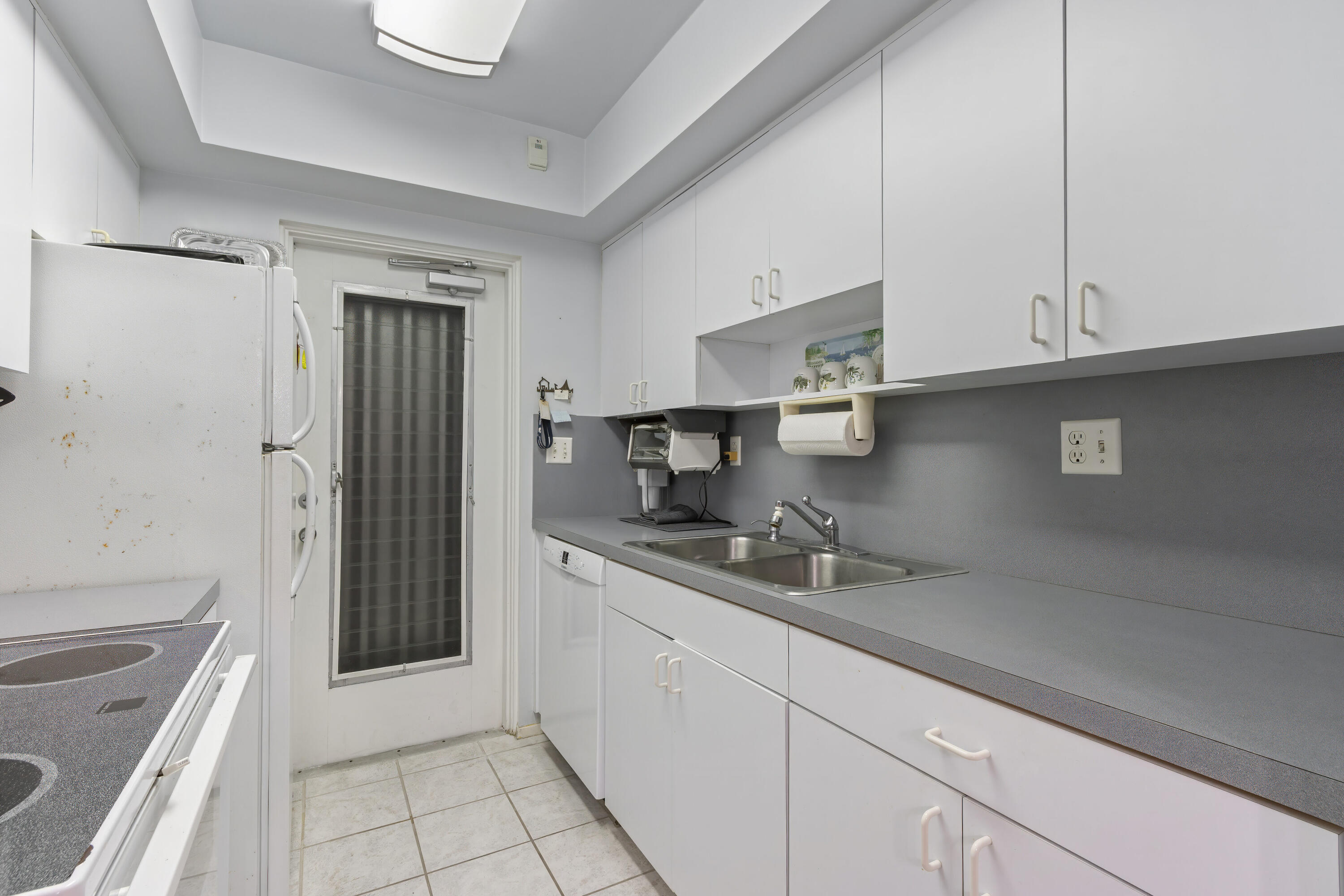 1198 Hillsboro Mile 128