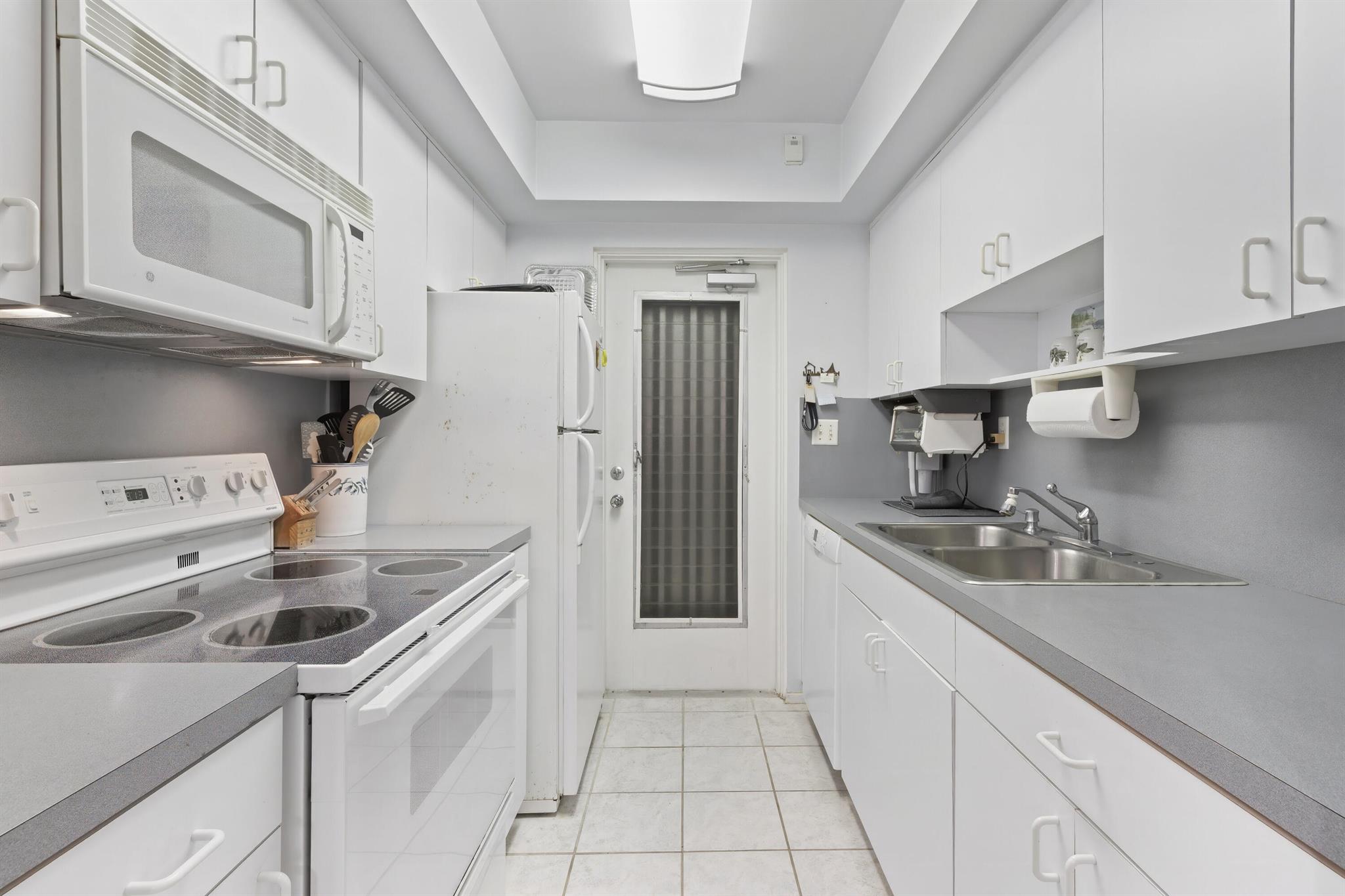 1198 Hillsboro Mile 128