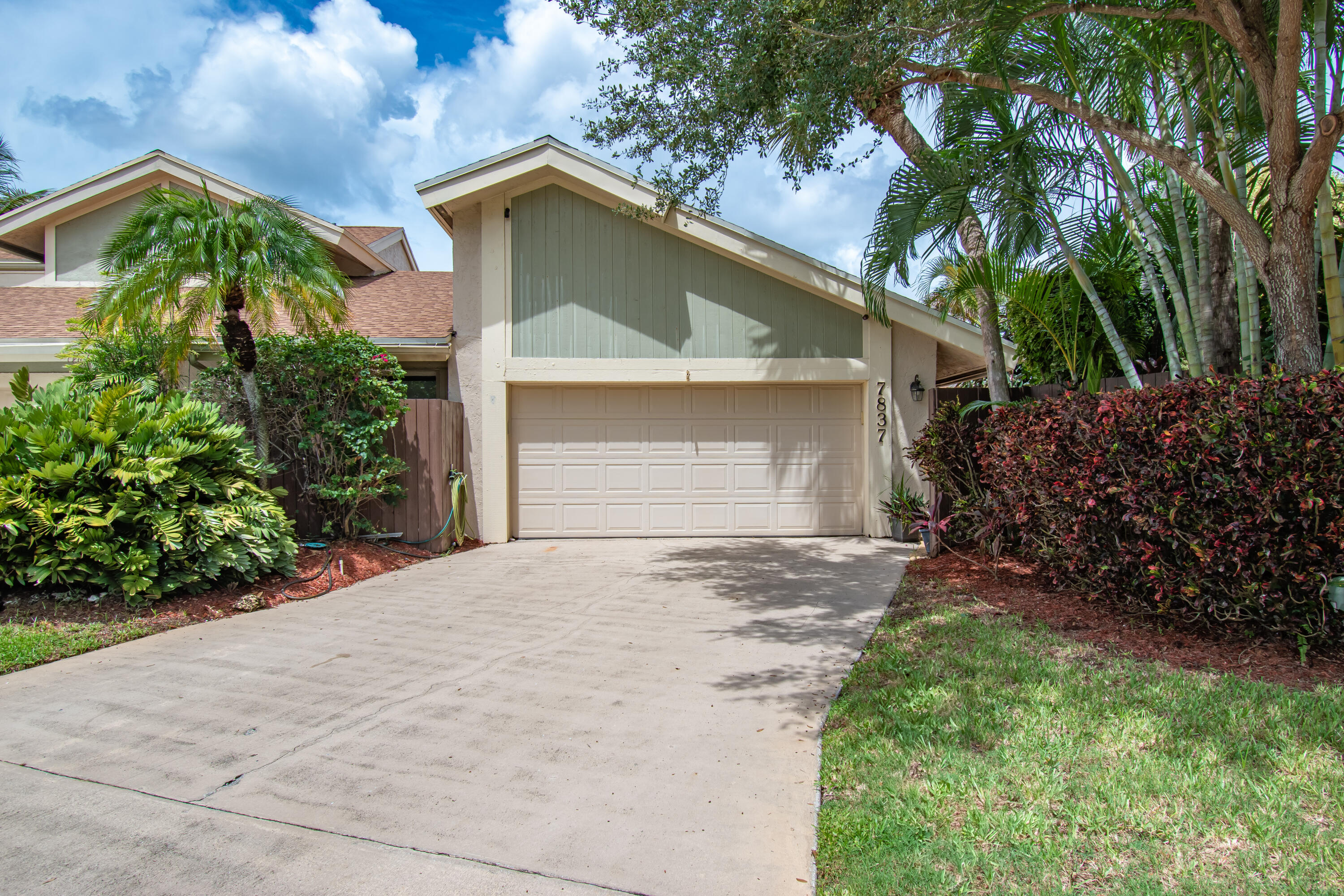 7837 Kenway Place W