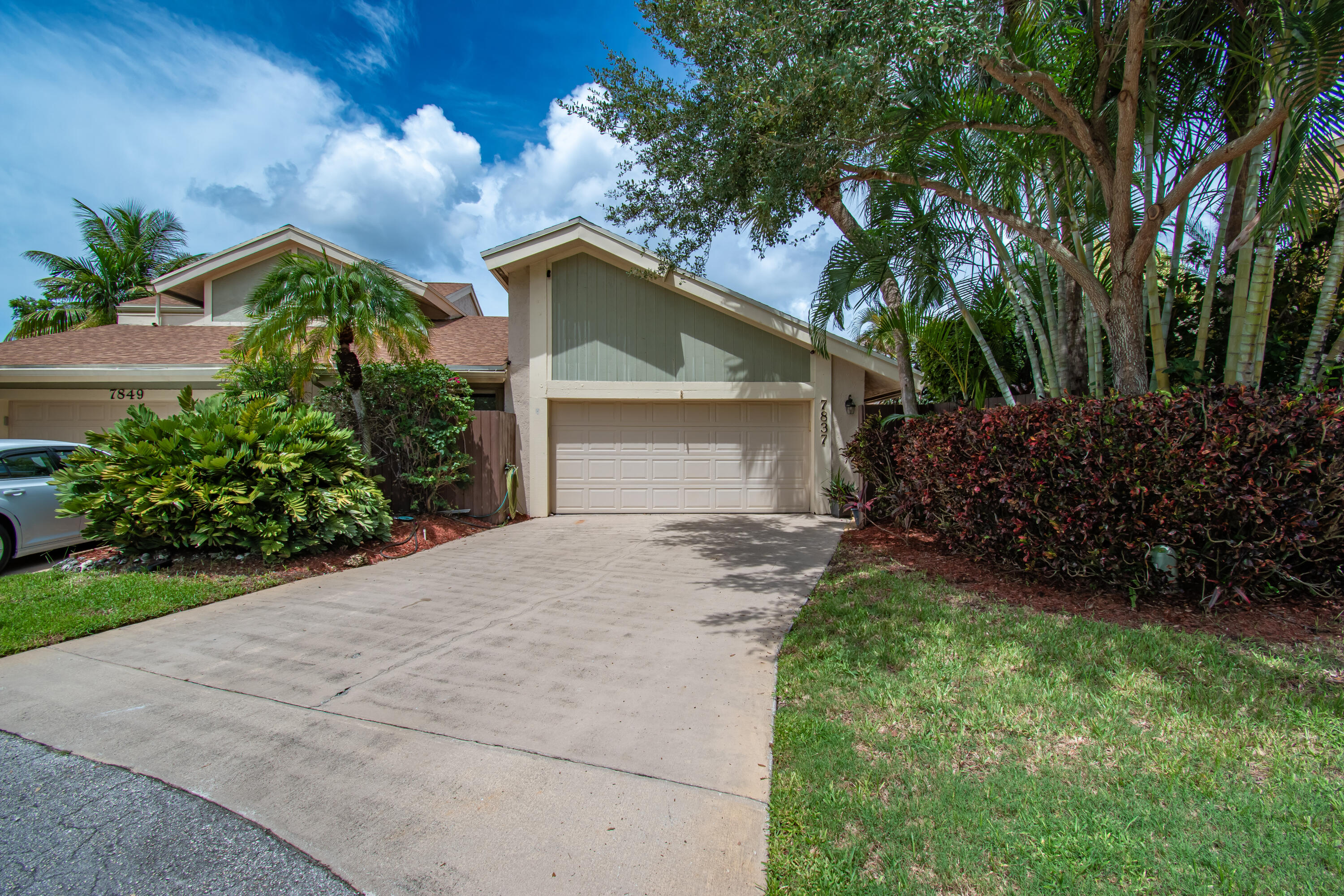 7837 Kenway Place W