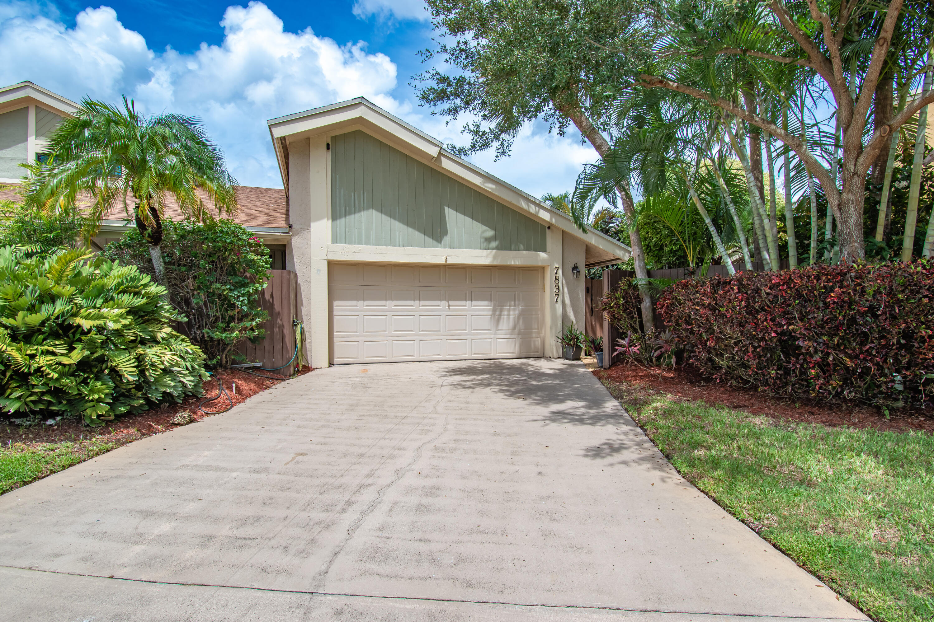 7837 Kenway Place W