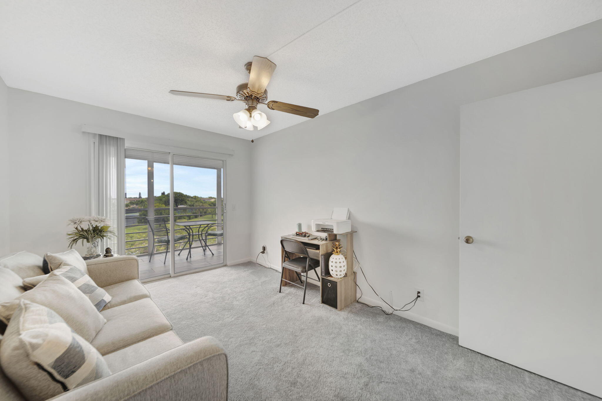 4039 Rexford C