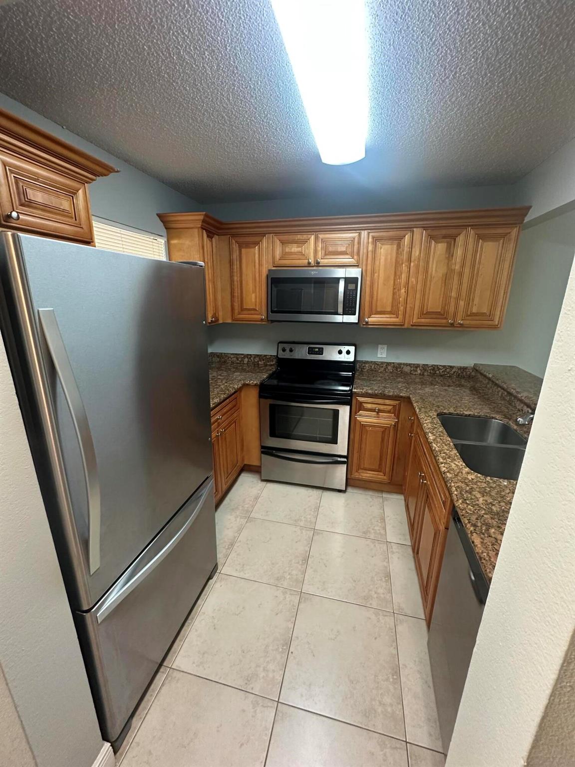 1475 Lake Crystal Drive D