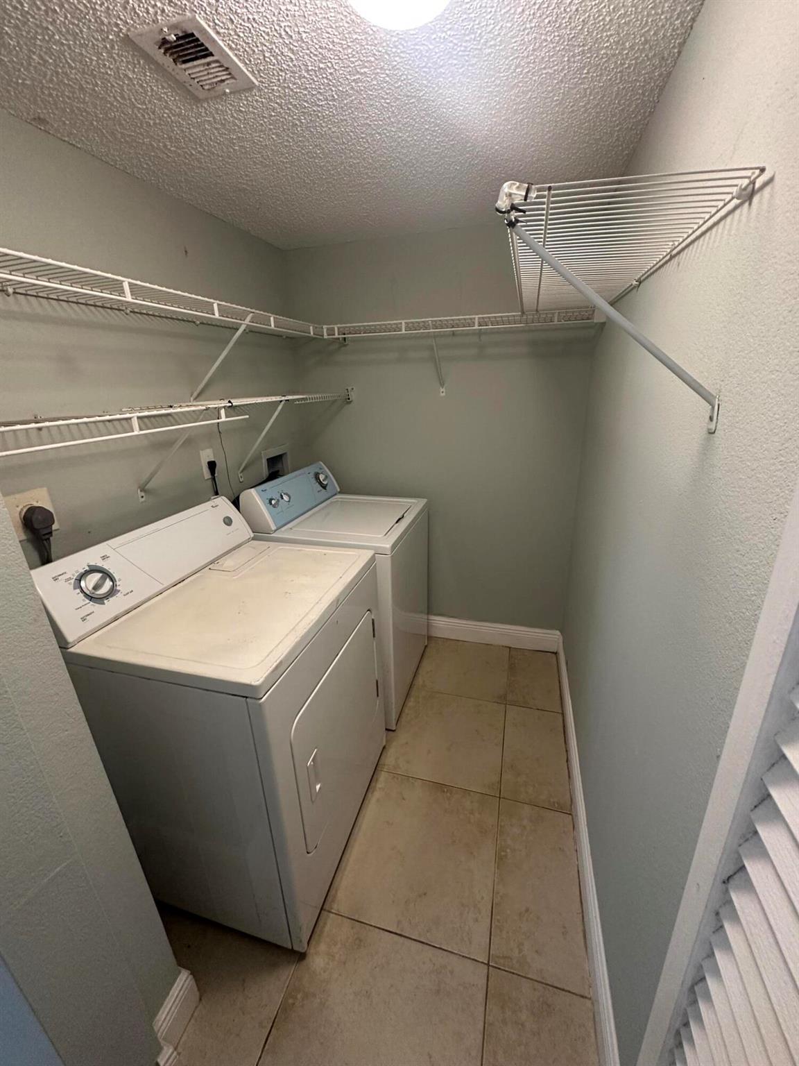 1475 Lake Crystal Drive D