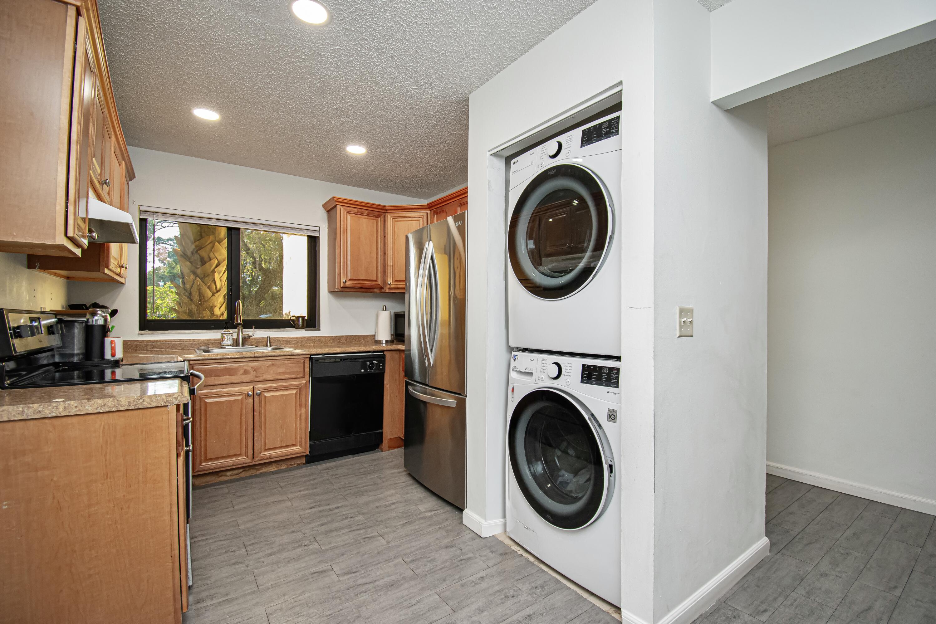 6825 Bridlewood Court