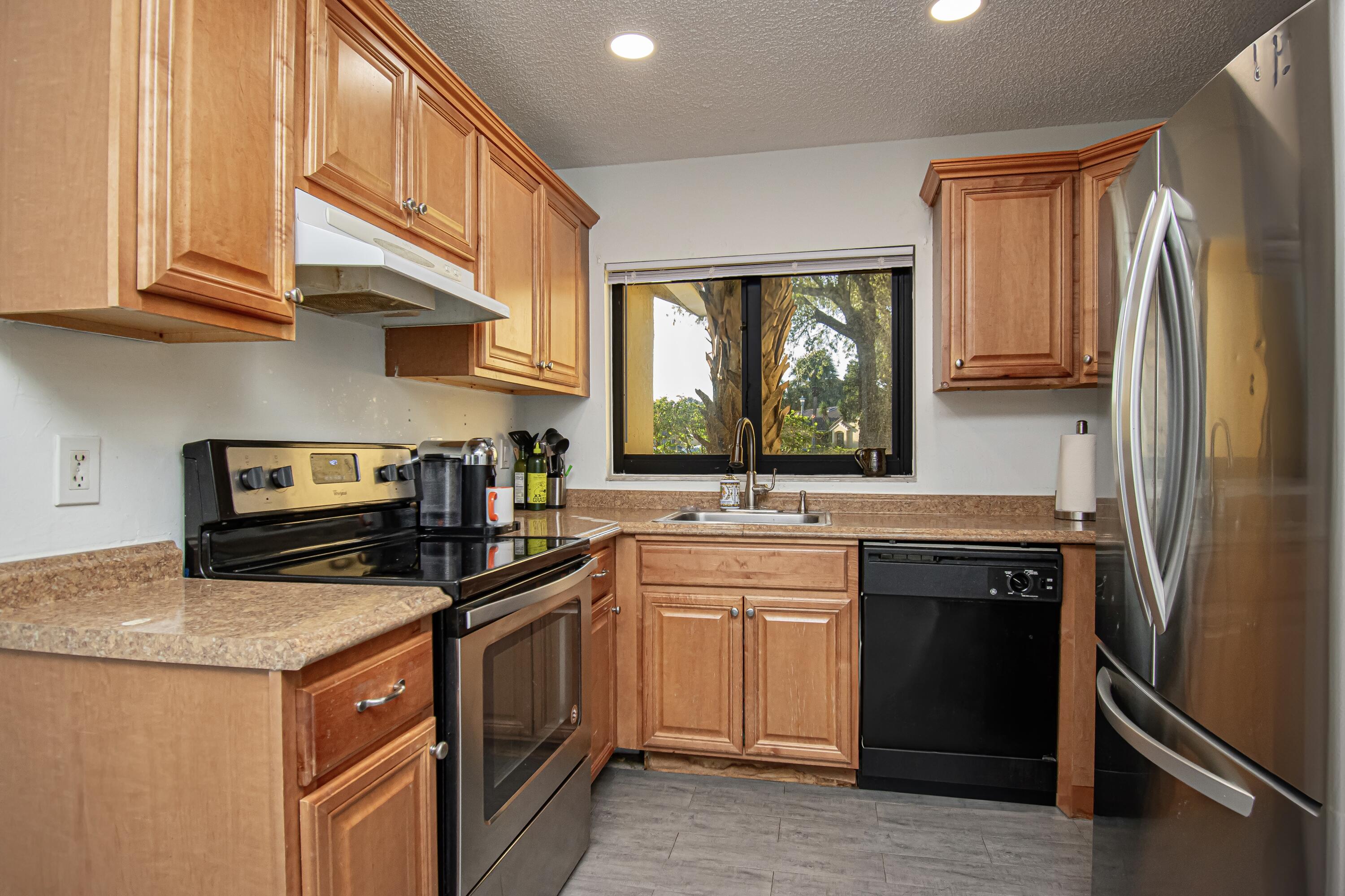 6825 Bridlewood Court