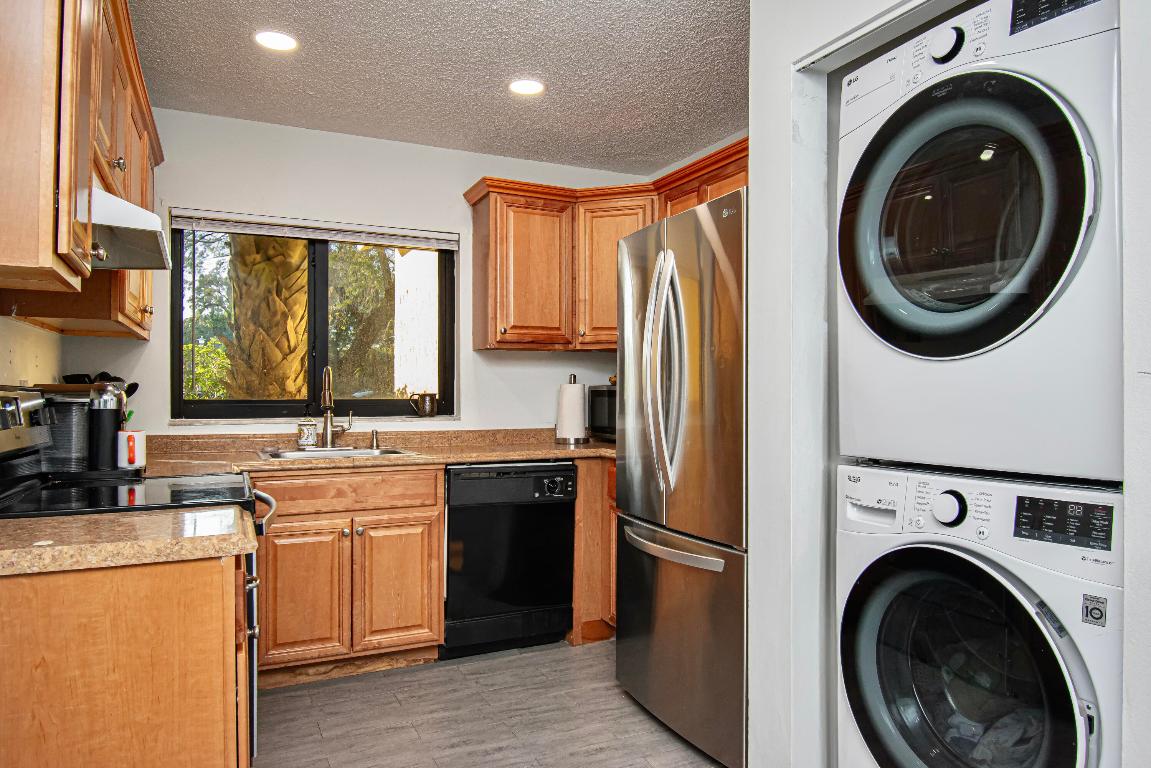 6825 Bridlewood Court