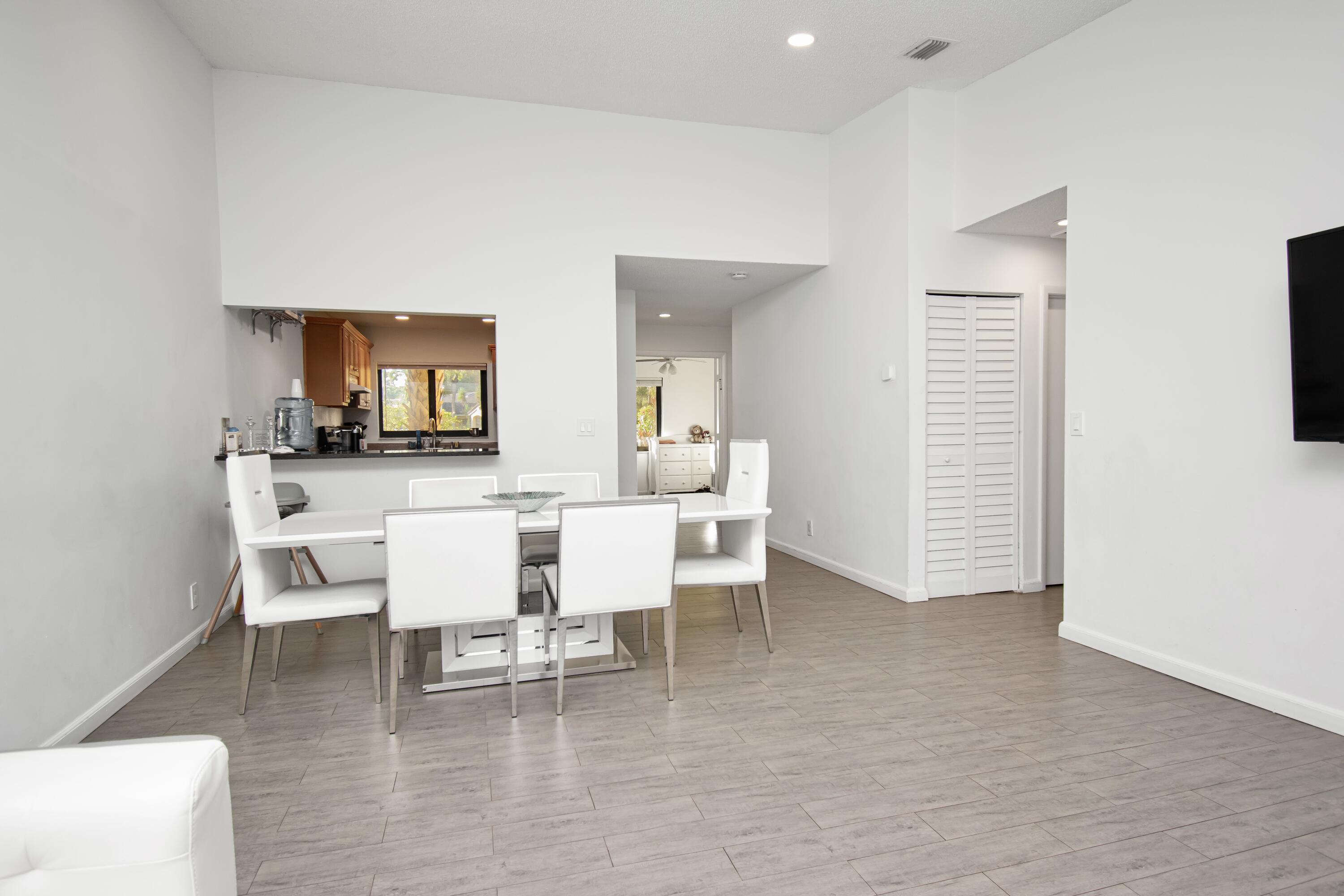 6825 Bridlewood Court