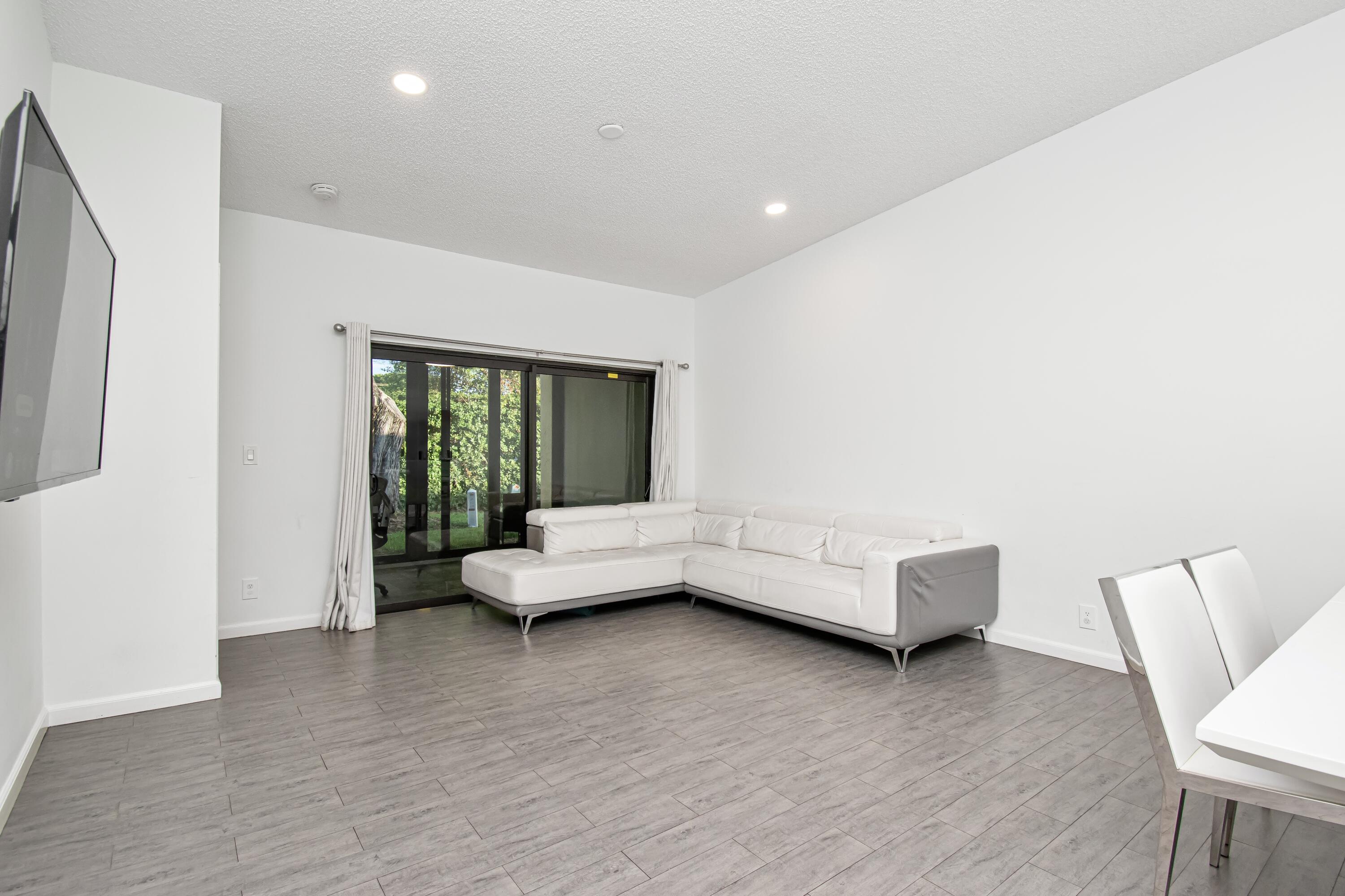 6825 Bridlewood Court