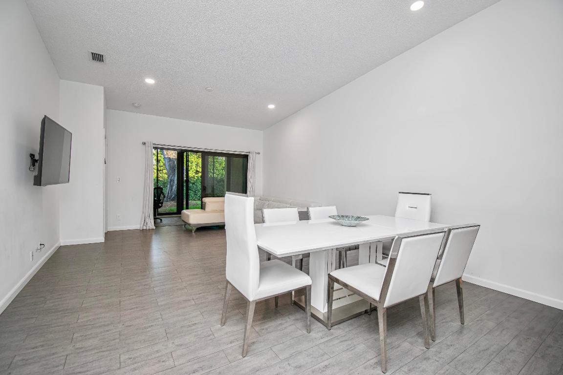 6825 Bridlewood Court