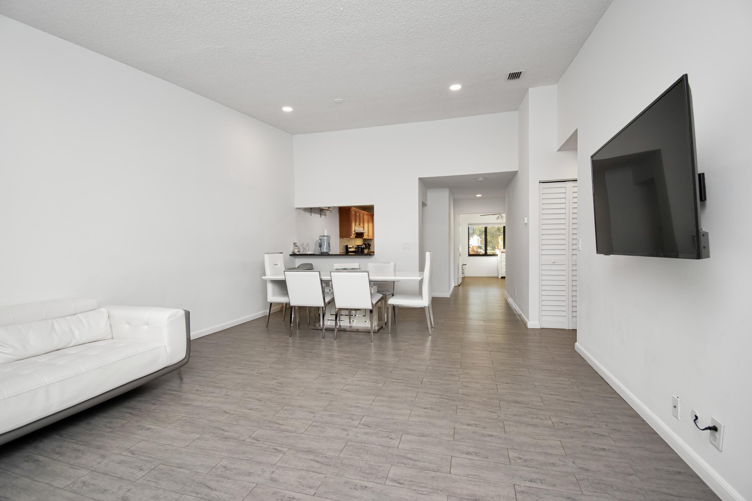 6825 Bridlewood Court