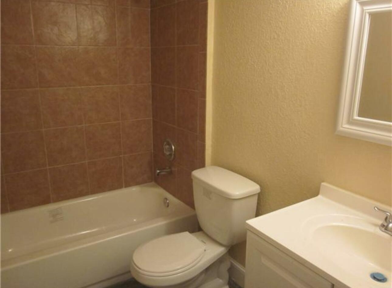 4215 S 57th Avenue C