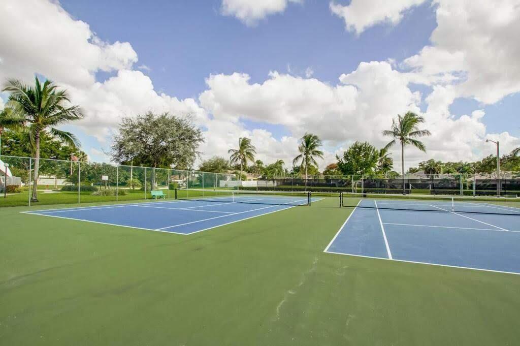 9709 Sunny Isle Circle