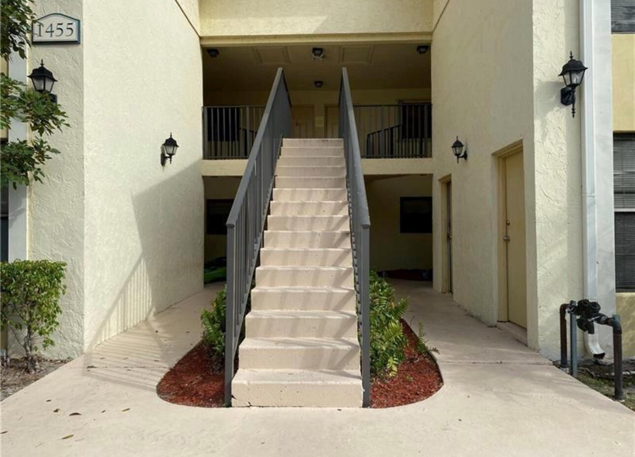 1455 Lake Crystal Drive H