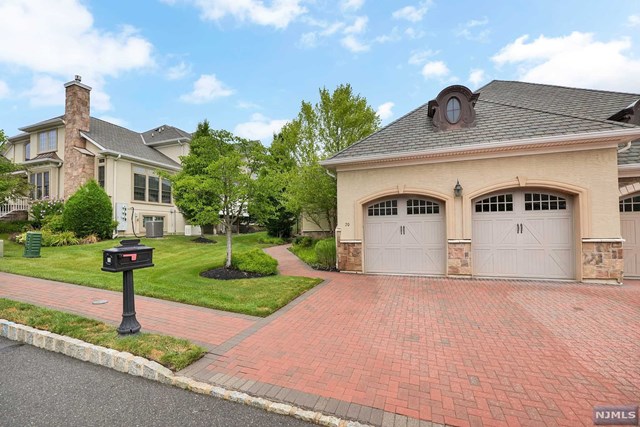 70 Windsor Lane