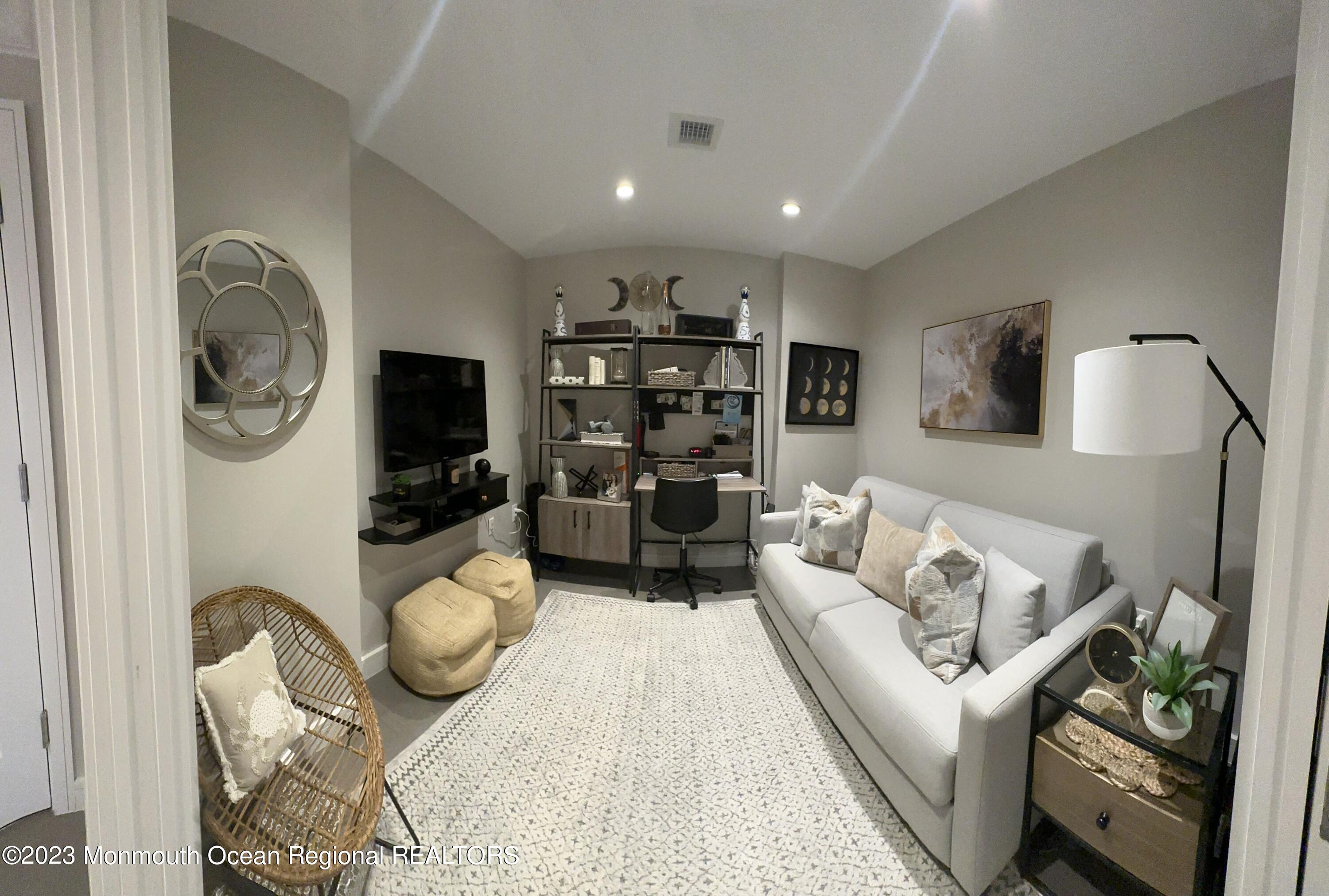 15 Morris Avenue Unit: 204
