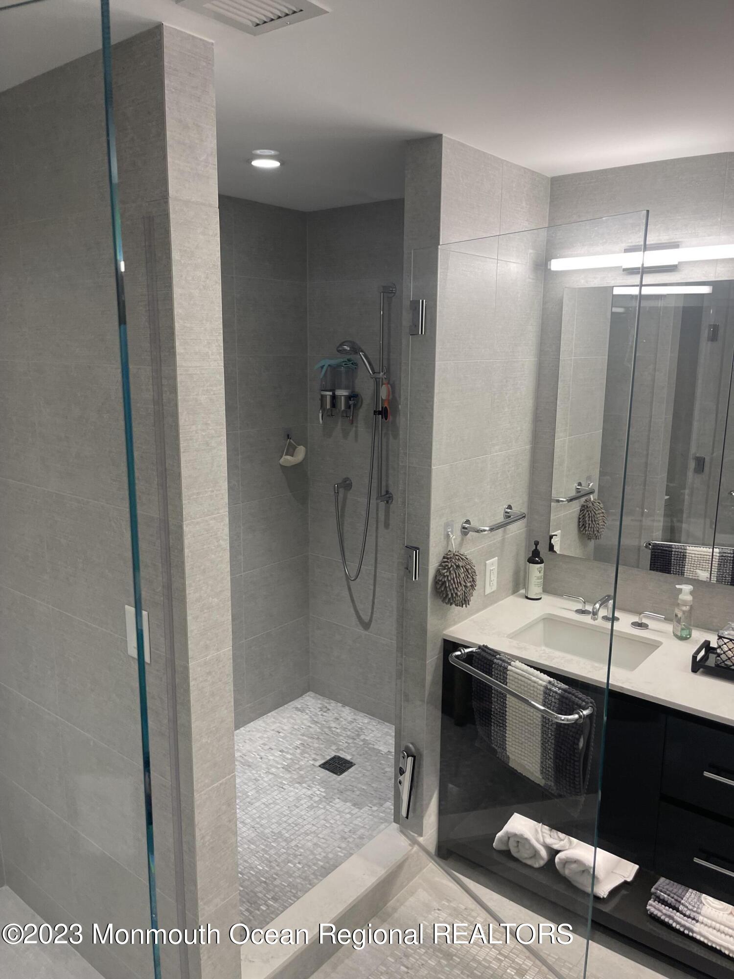 15 Morris Avenue Unit: 204