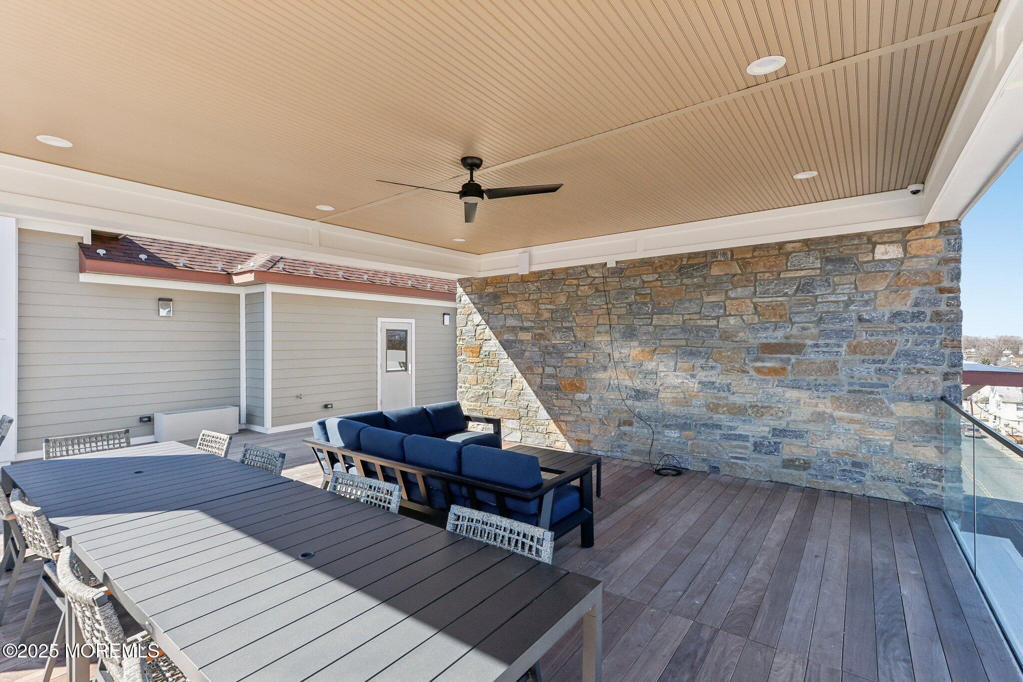 258 Morris Avenue, 212
