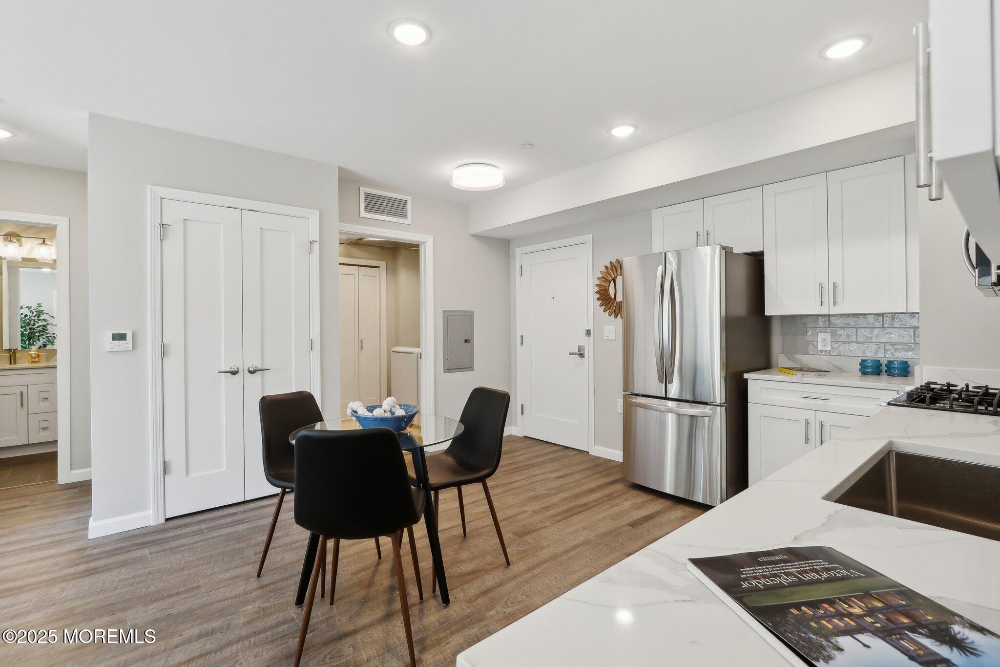 258 Morris Avenue, 212