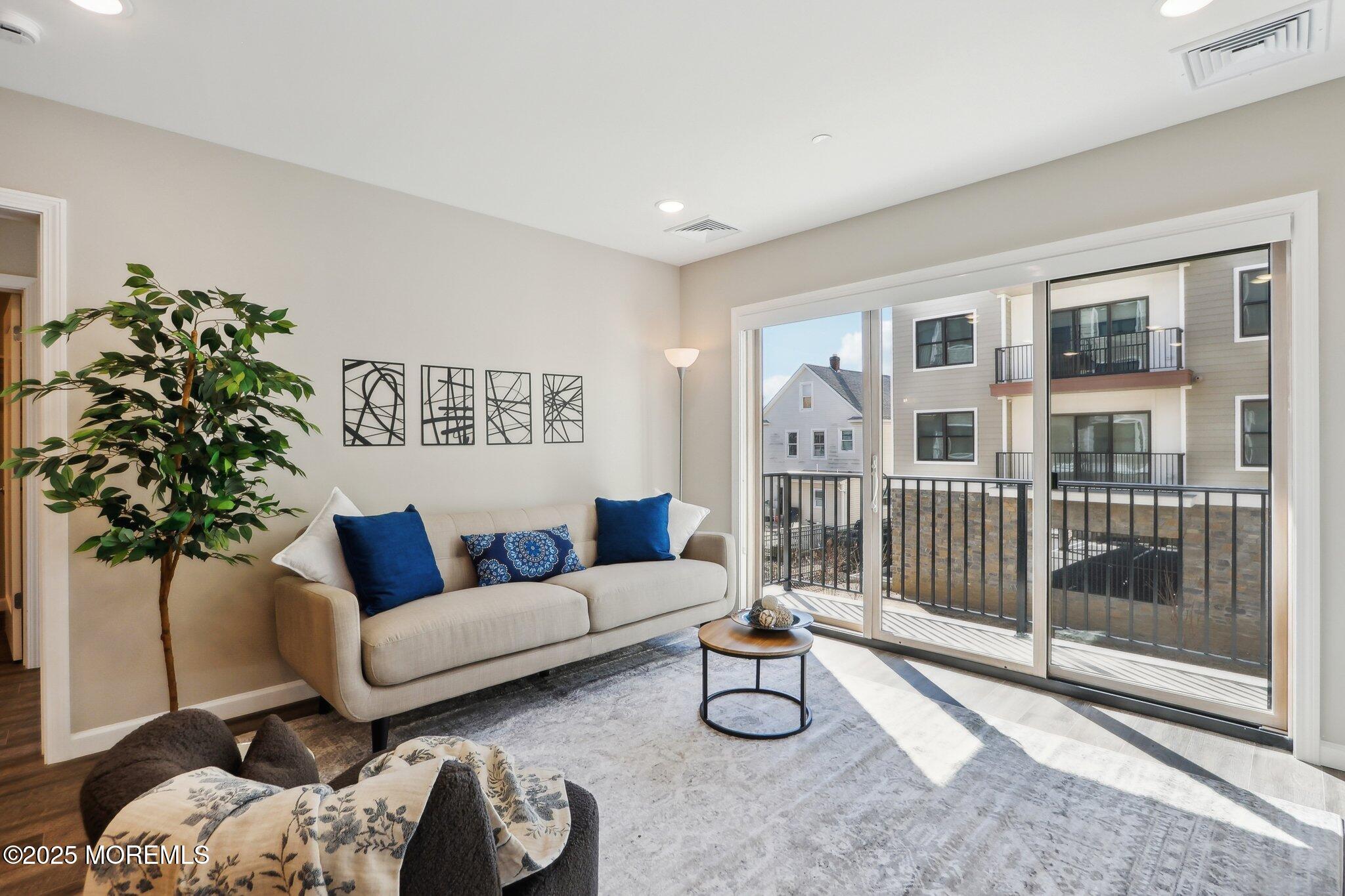 258 Morris Avenue, 212