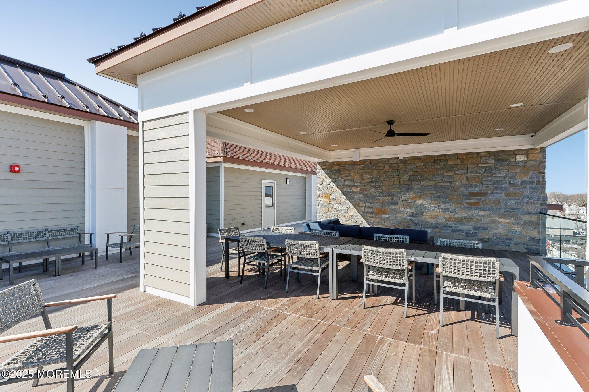 258 Morris Avenue, 212