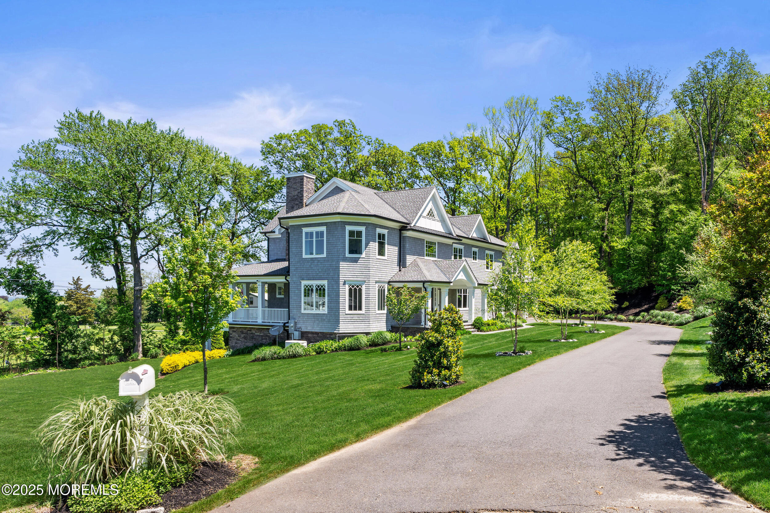 11 Beacon Hill Road