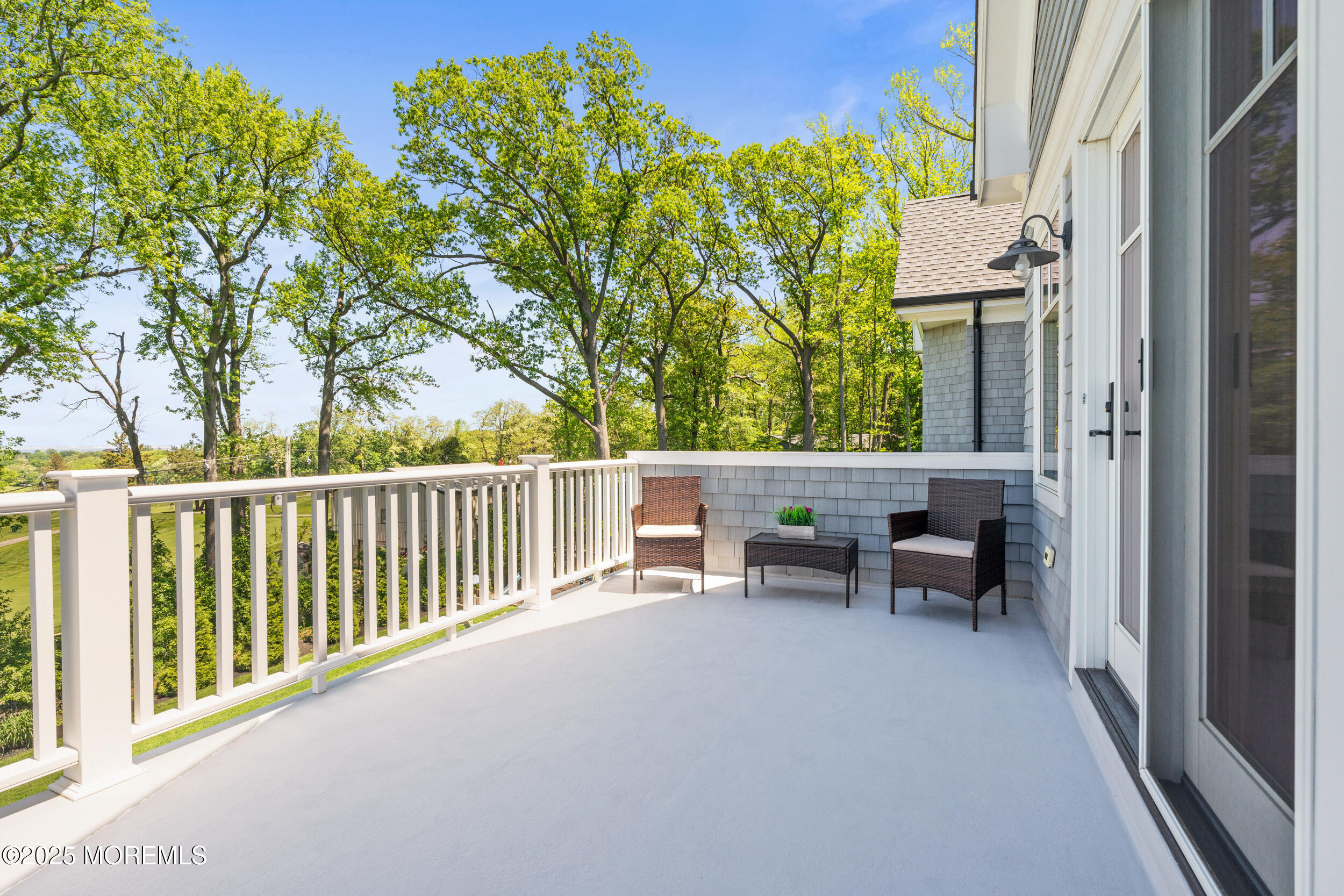 11 Beacon Hill Road