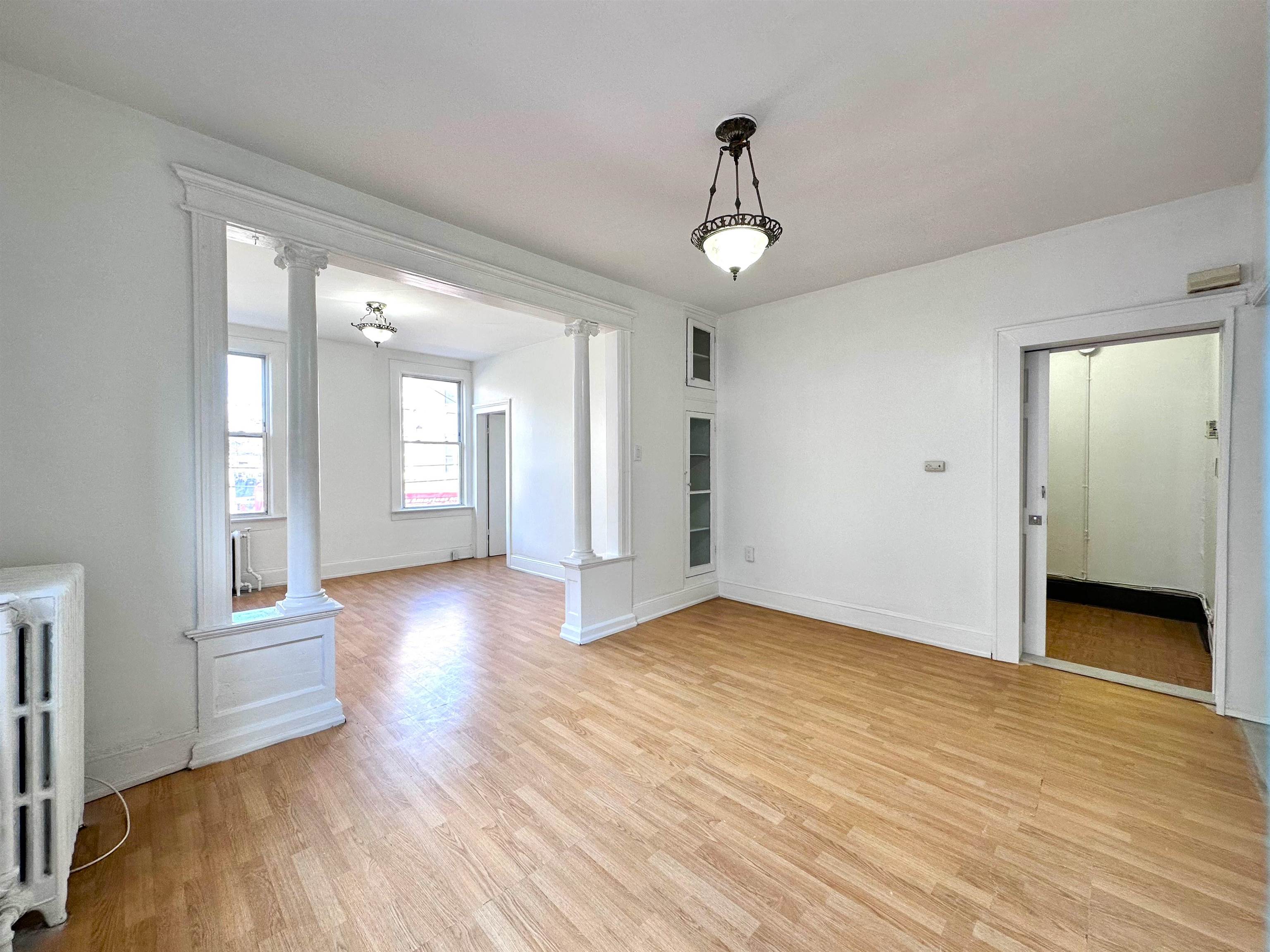 382 SUMMIT AVE Unit: 2