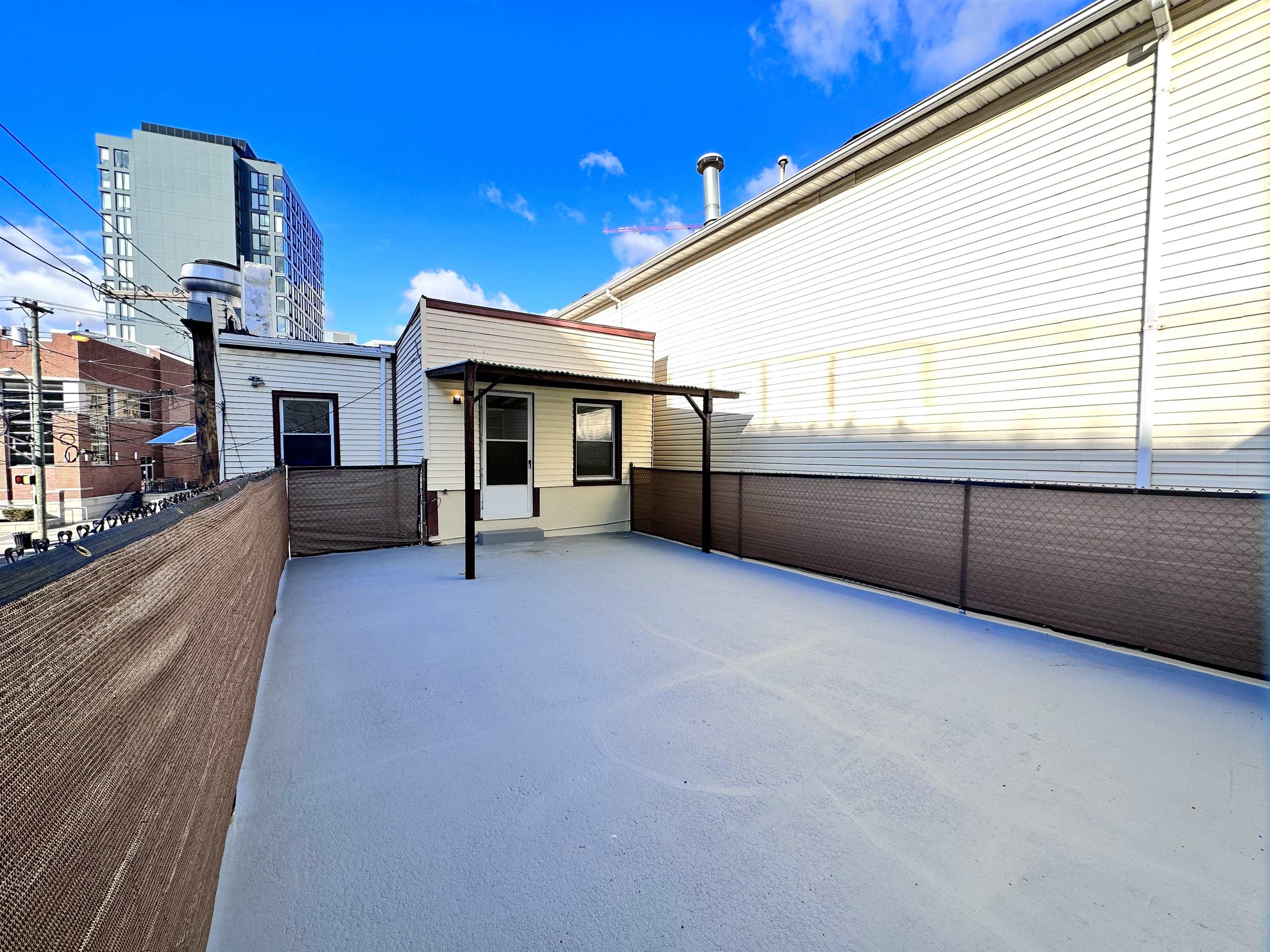 382 SUMMIT AVE Unit: 2
