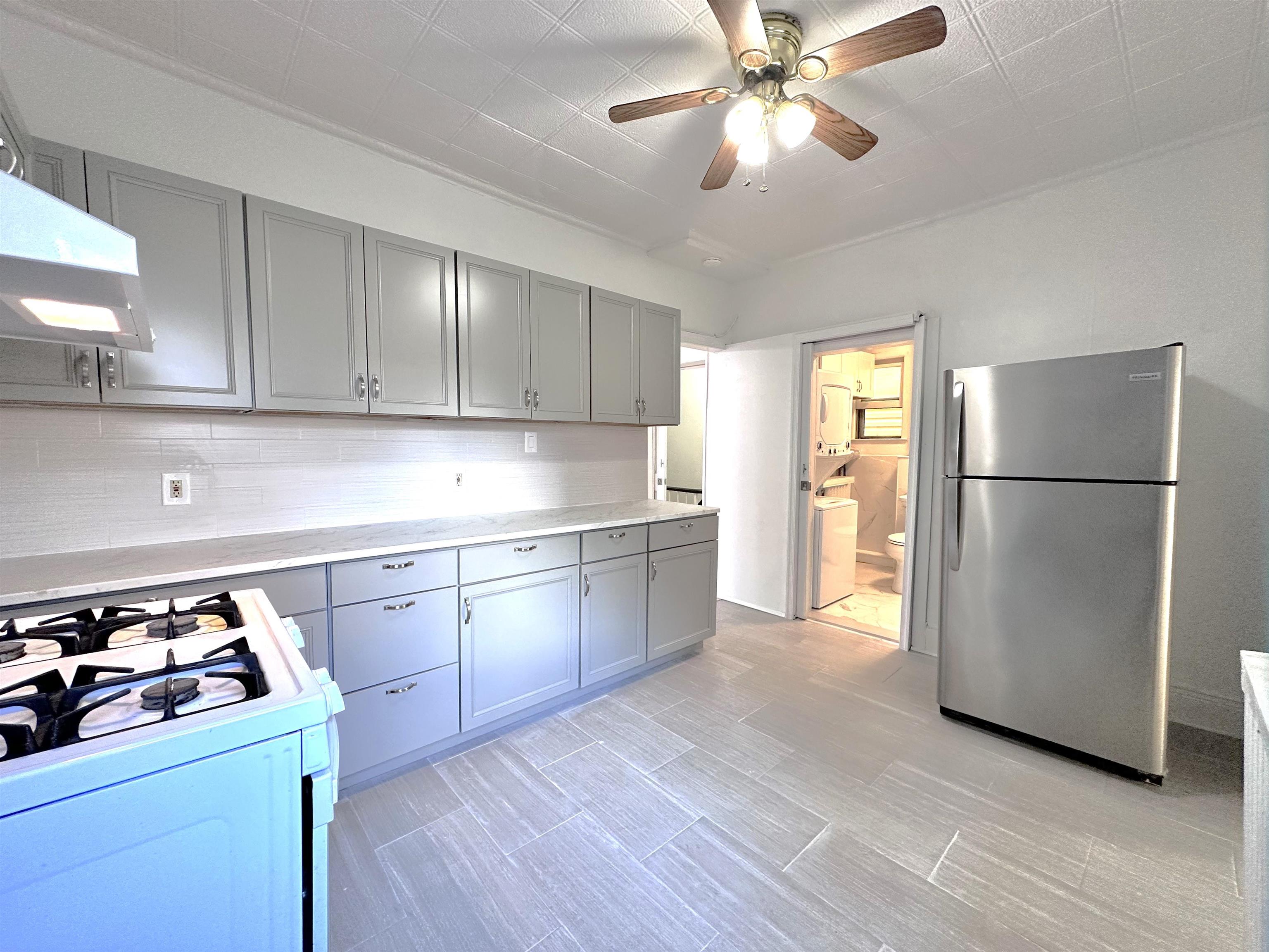 382 SUMMIT AVE Unit: 2