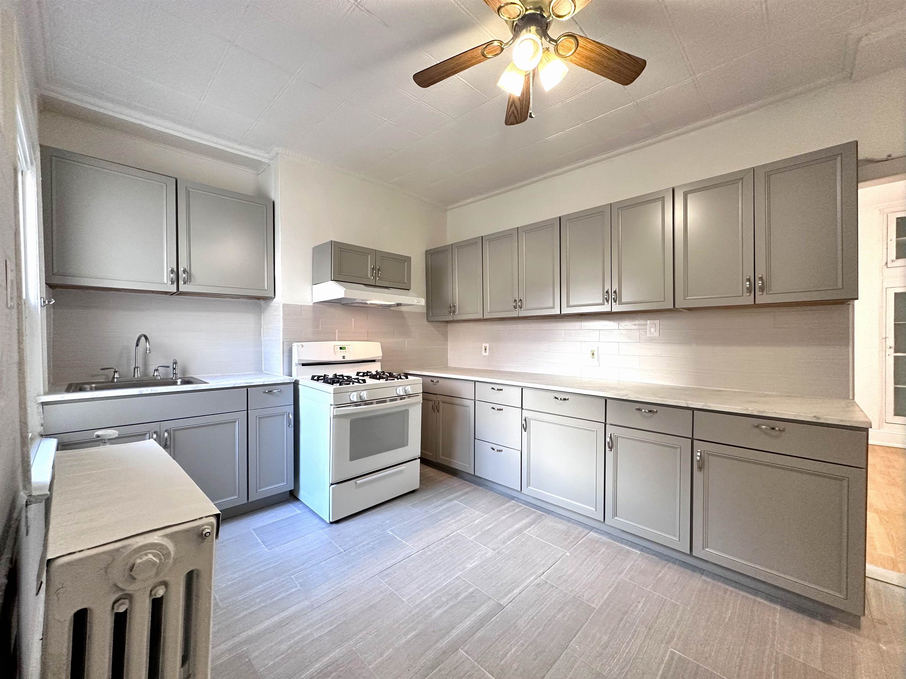 382 SUMMIT AVE Unit: 2