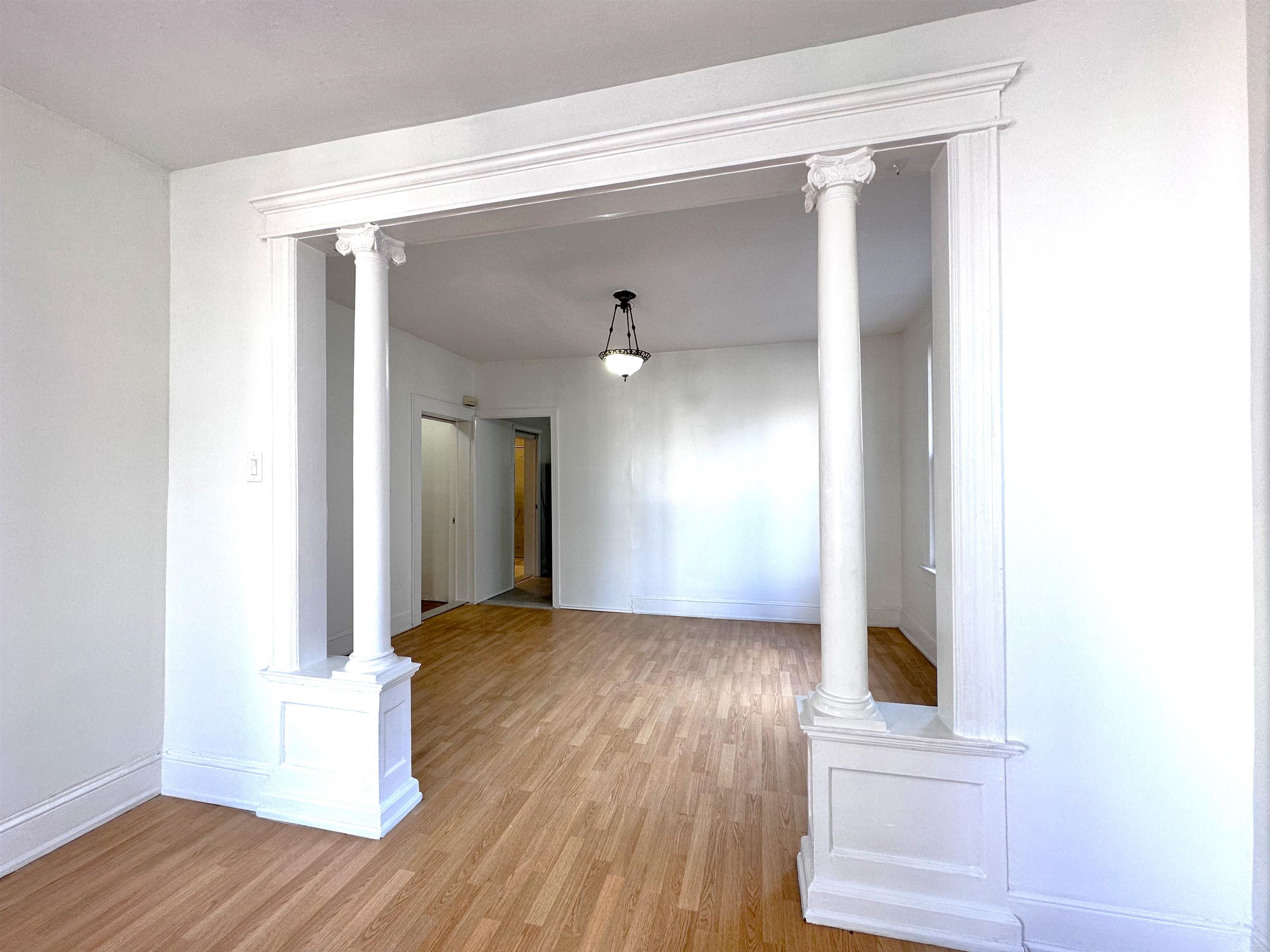 382 SUMMIT AVE Unit: 2
