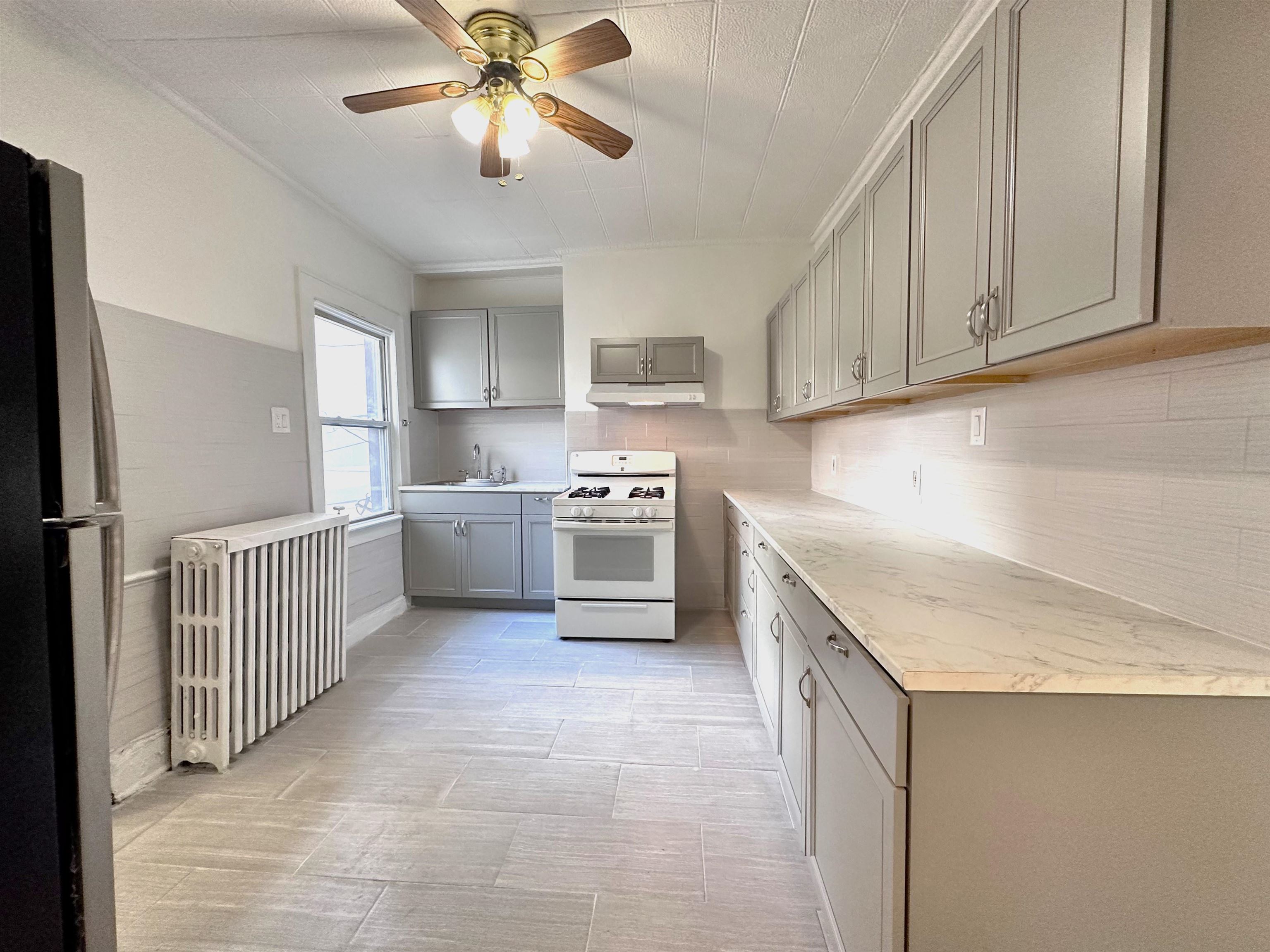 382 SUMMIT AVE Unit: 2