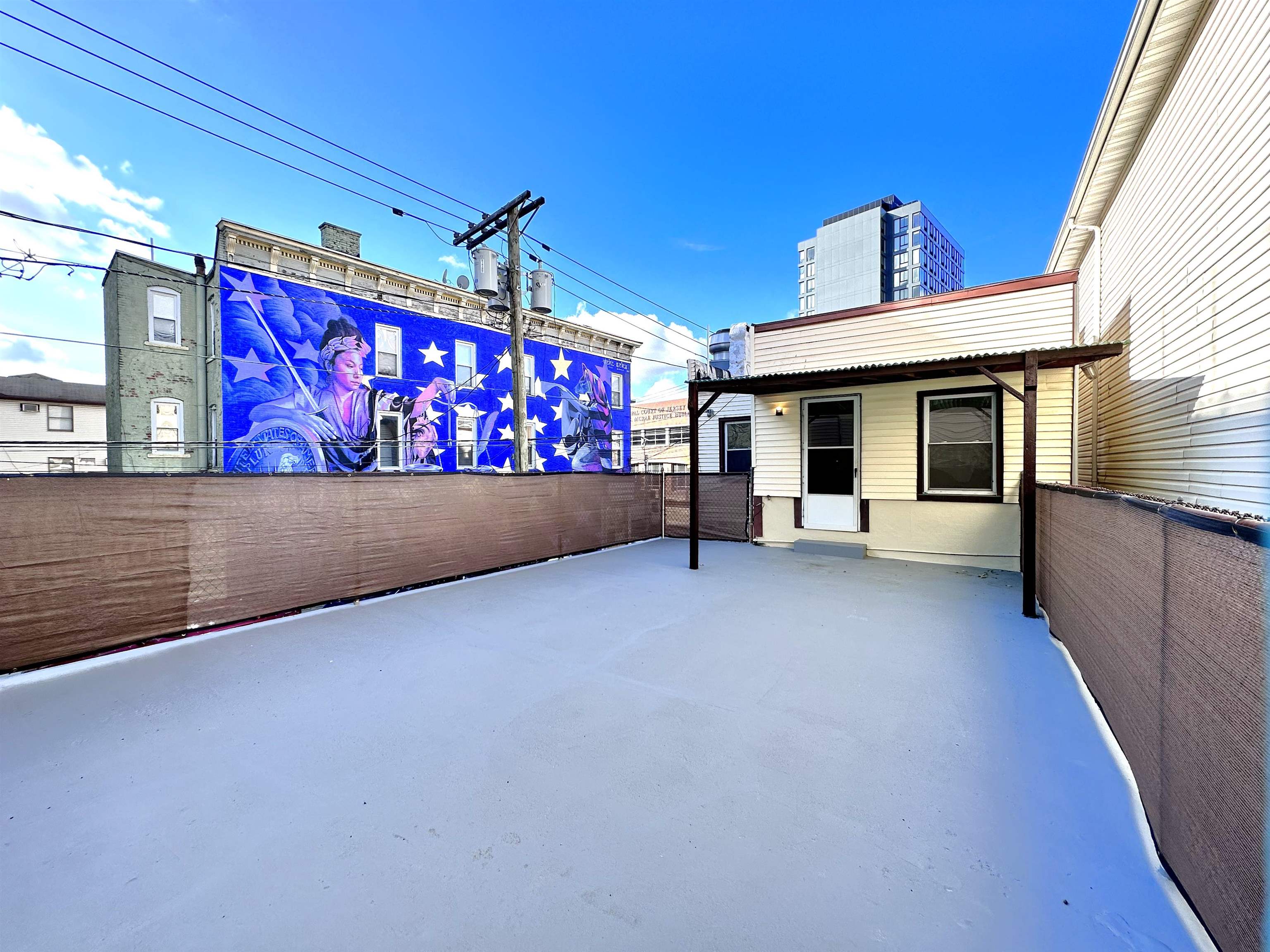 382 SUMMIT AVE Unit: 2