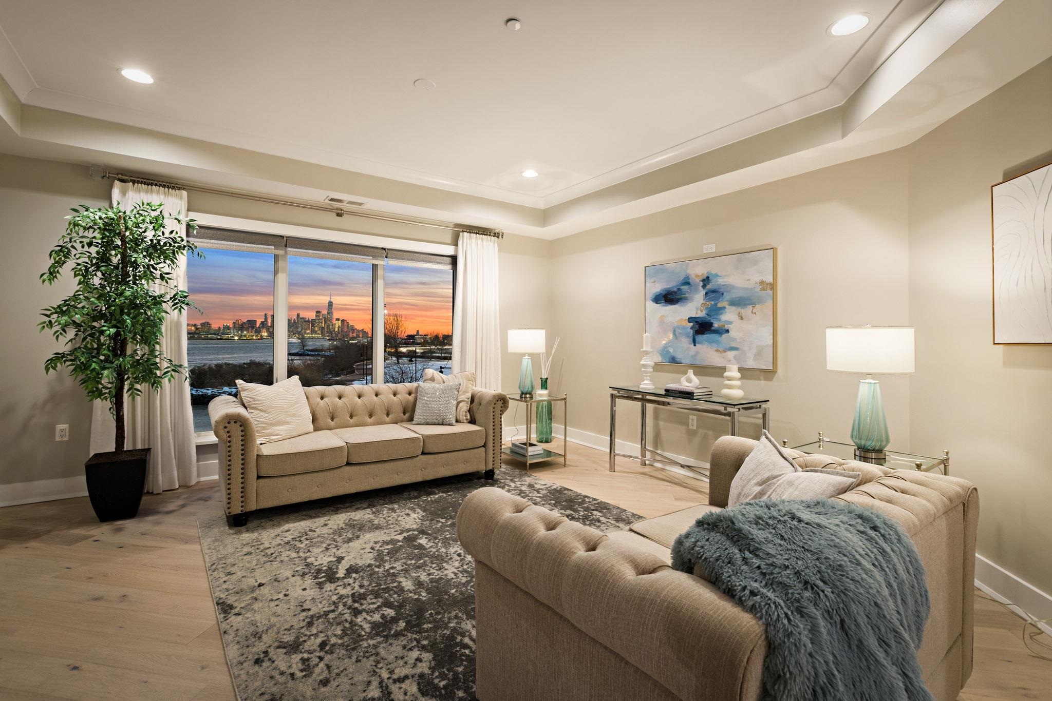 150 HENLEY PL Unit: 206