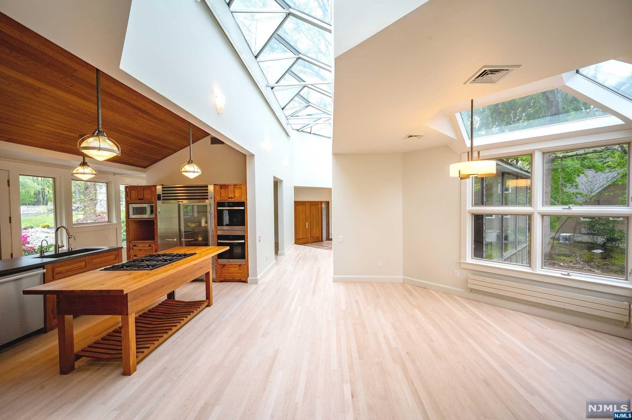 565 Green Lane