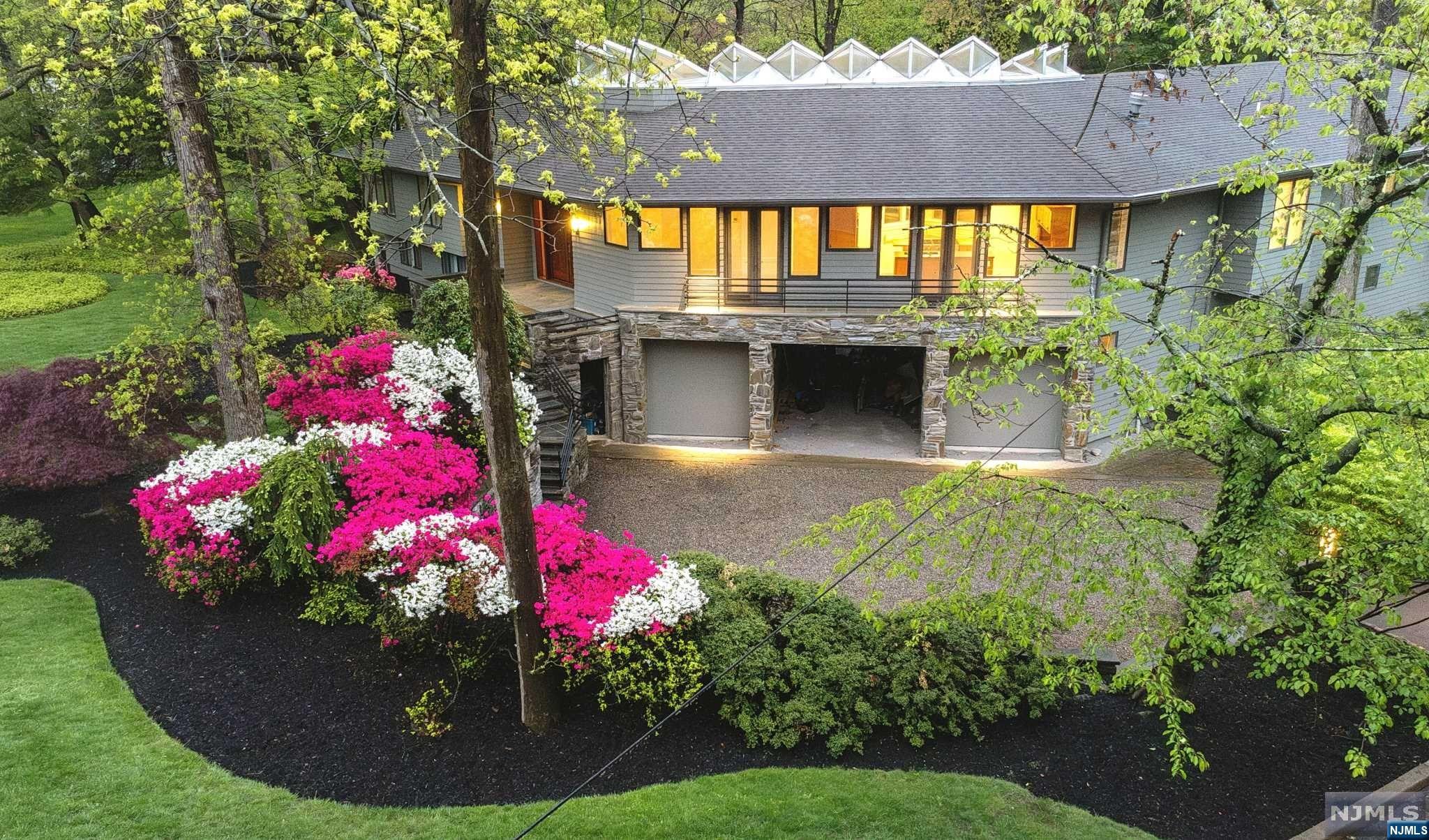 565 Green Lane