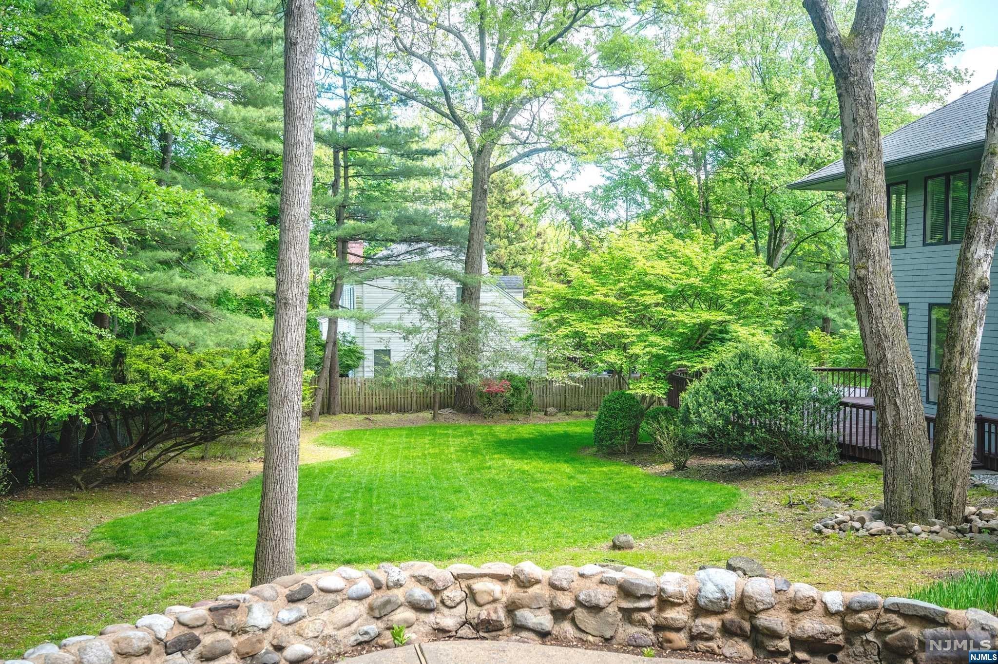 565 Green Lane