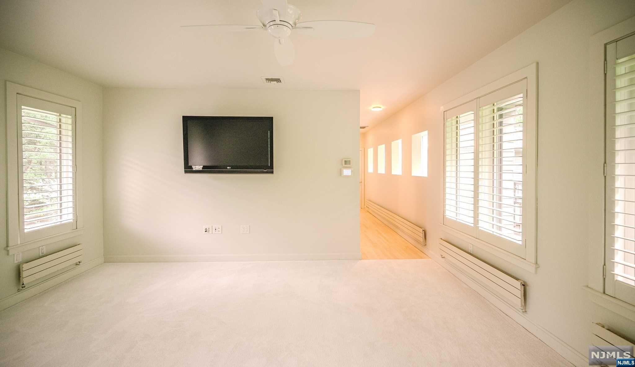 565 Green Lane