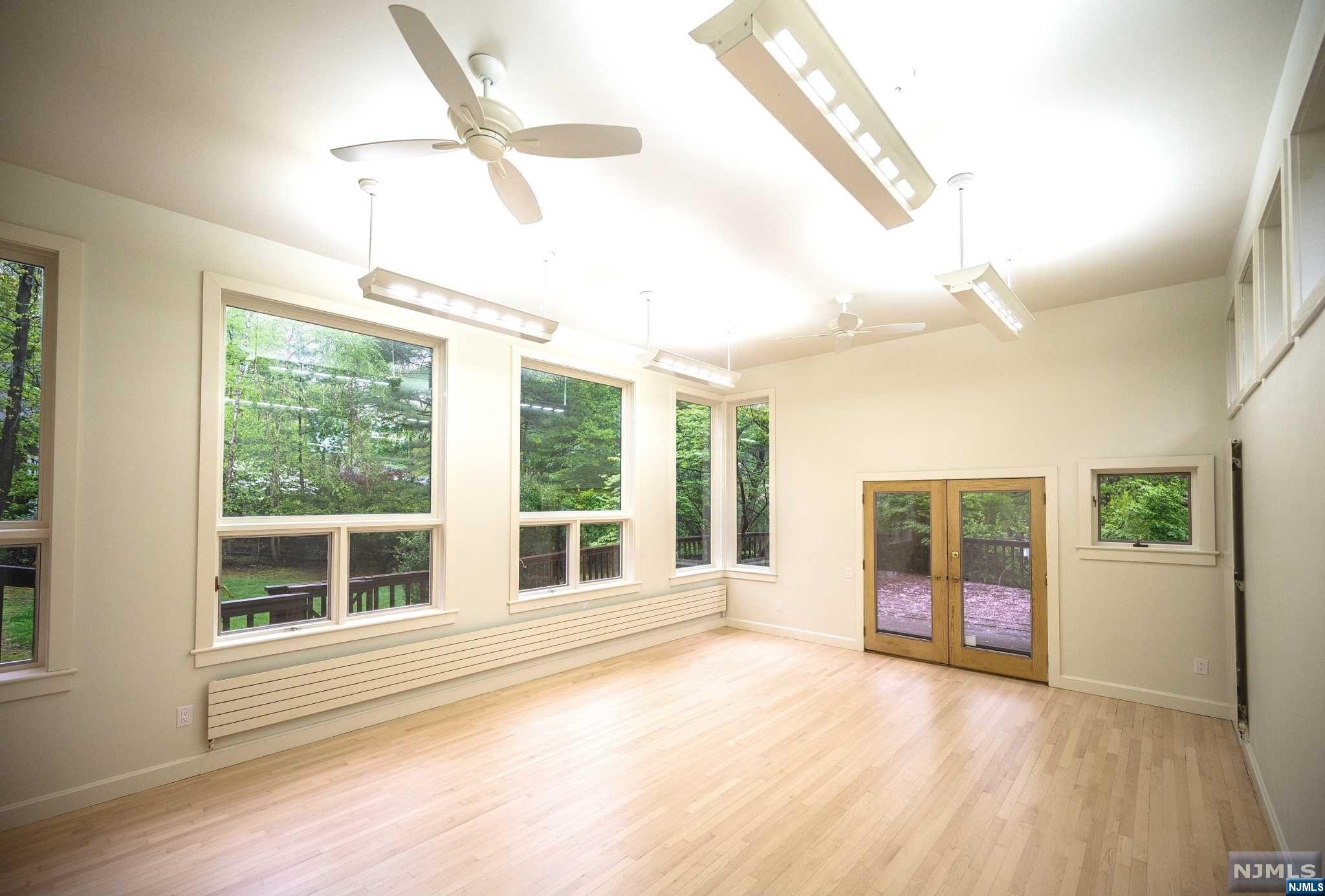 565 Green Lane