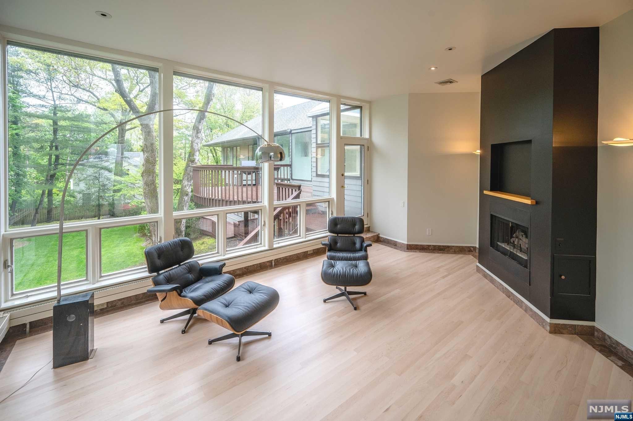 565 Green Lane