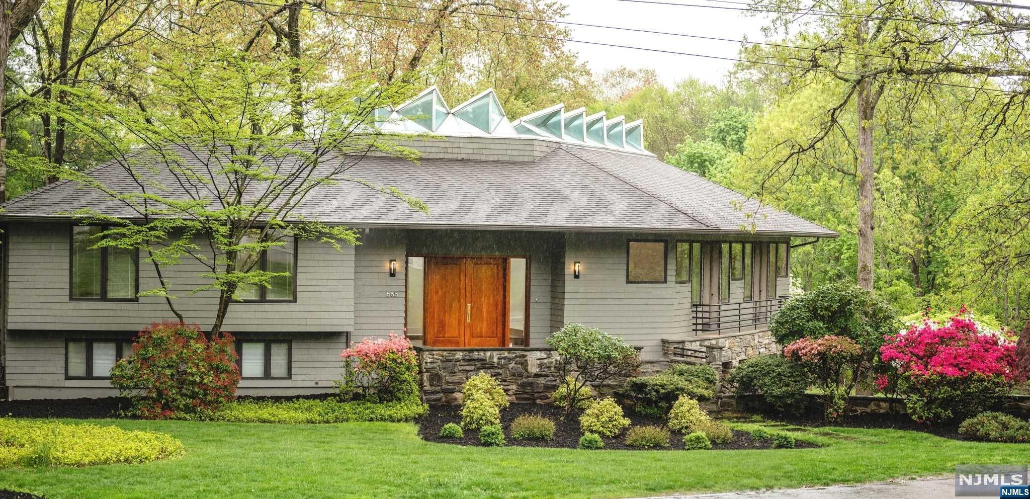 565 Green Lane