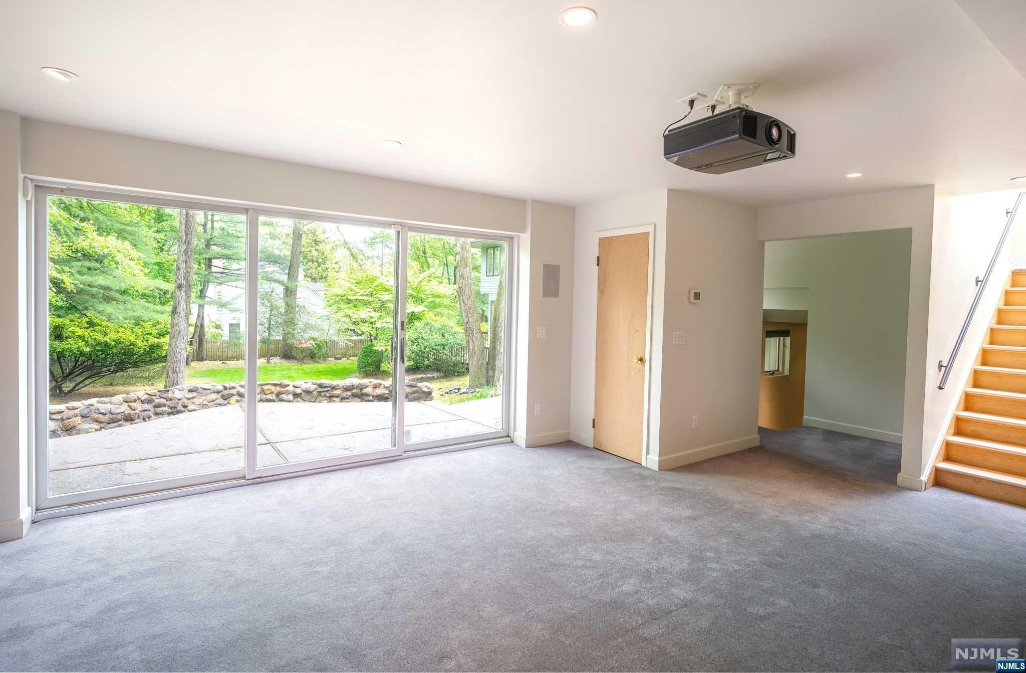 565 Green Lane