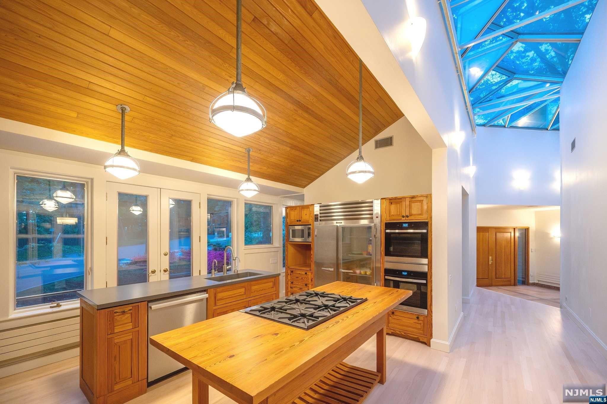565 Green Lane