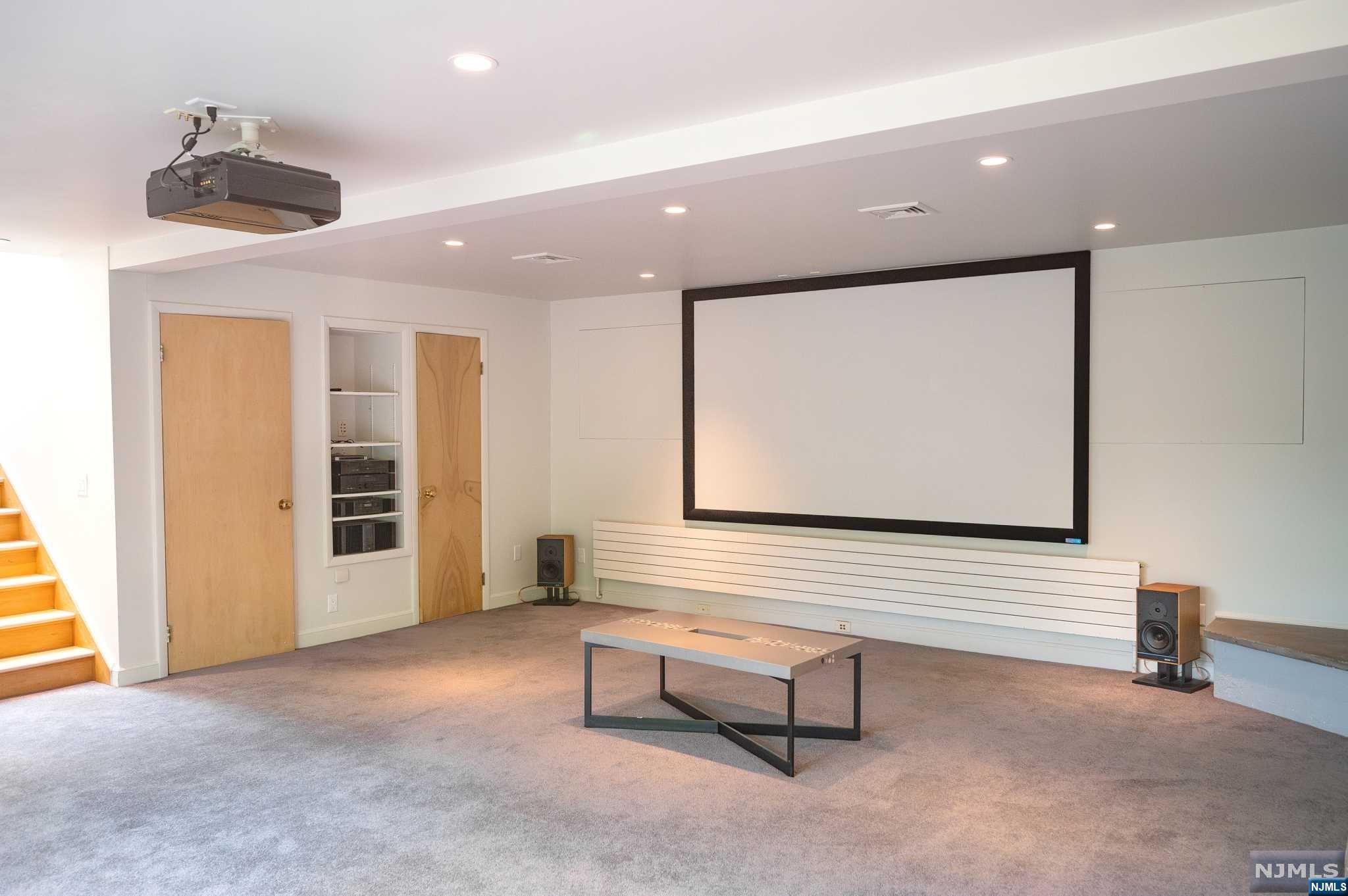 565 Green Lane