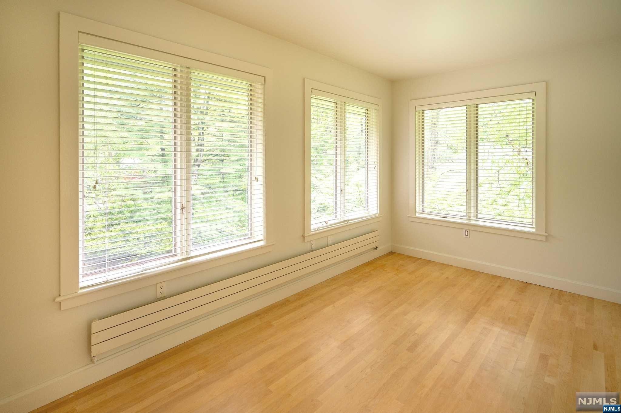 565 Green Lane