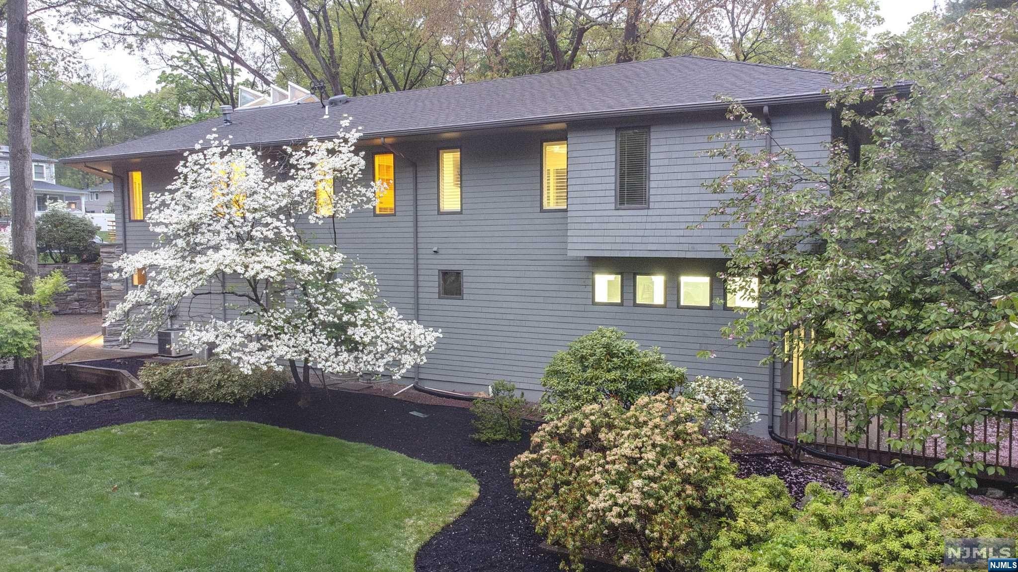565 Green Lane