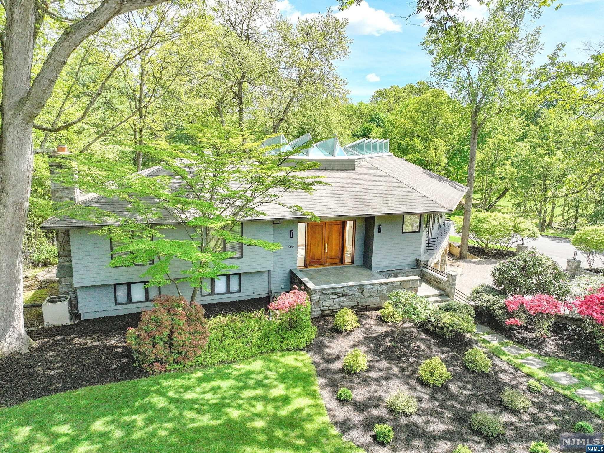 565 Green Lane