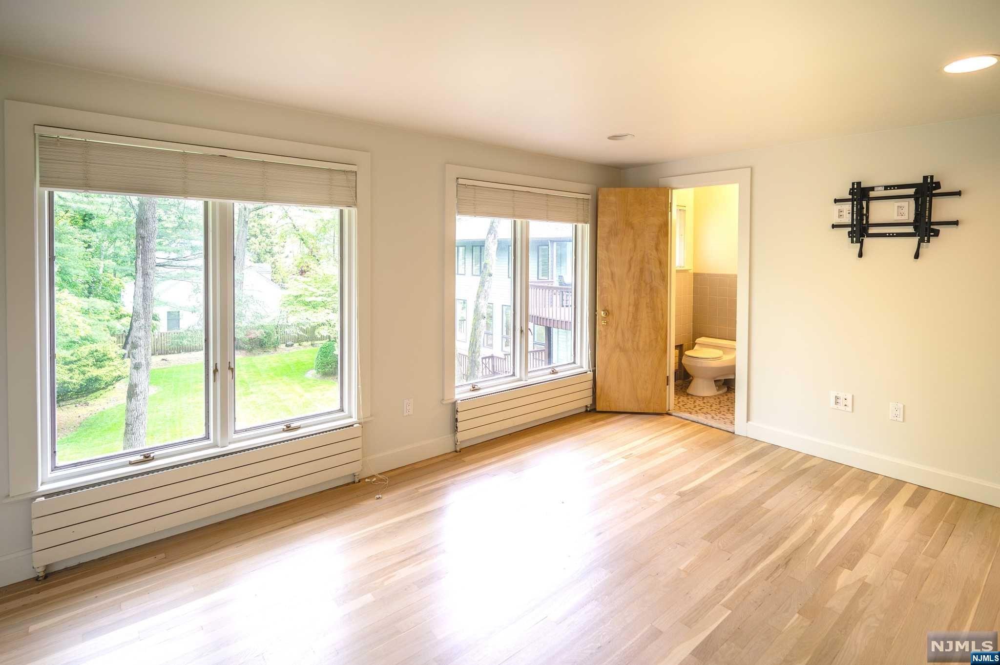 565 Green Lane