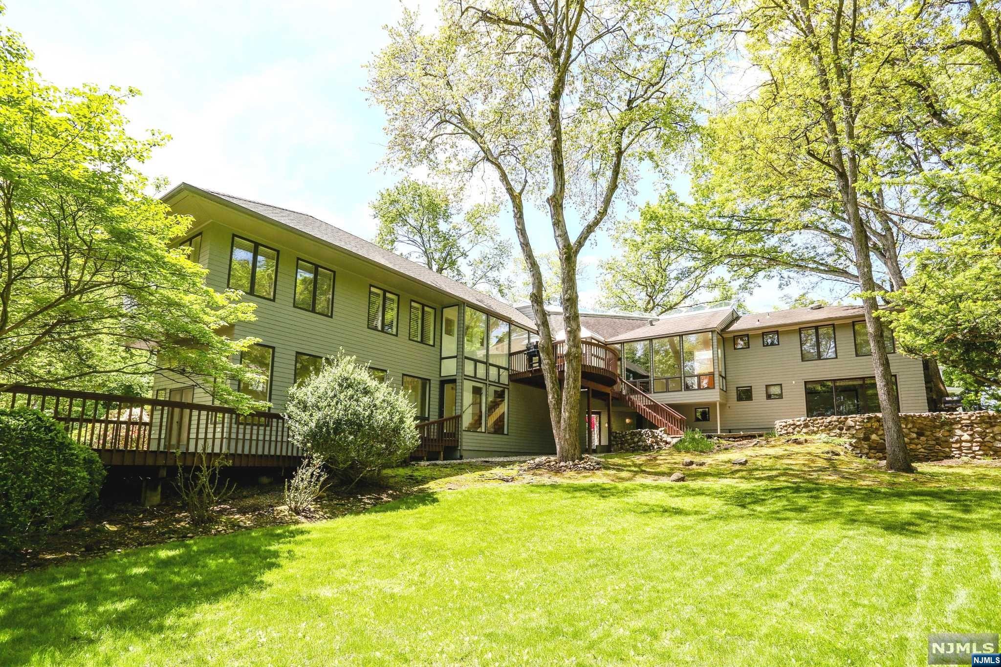 565 Green Lane